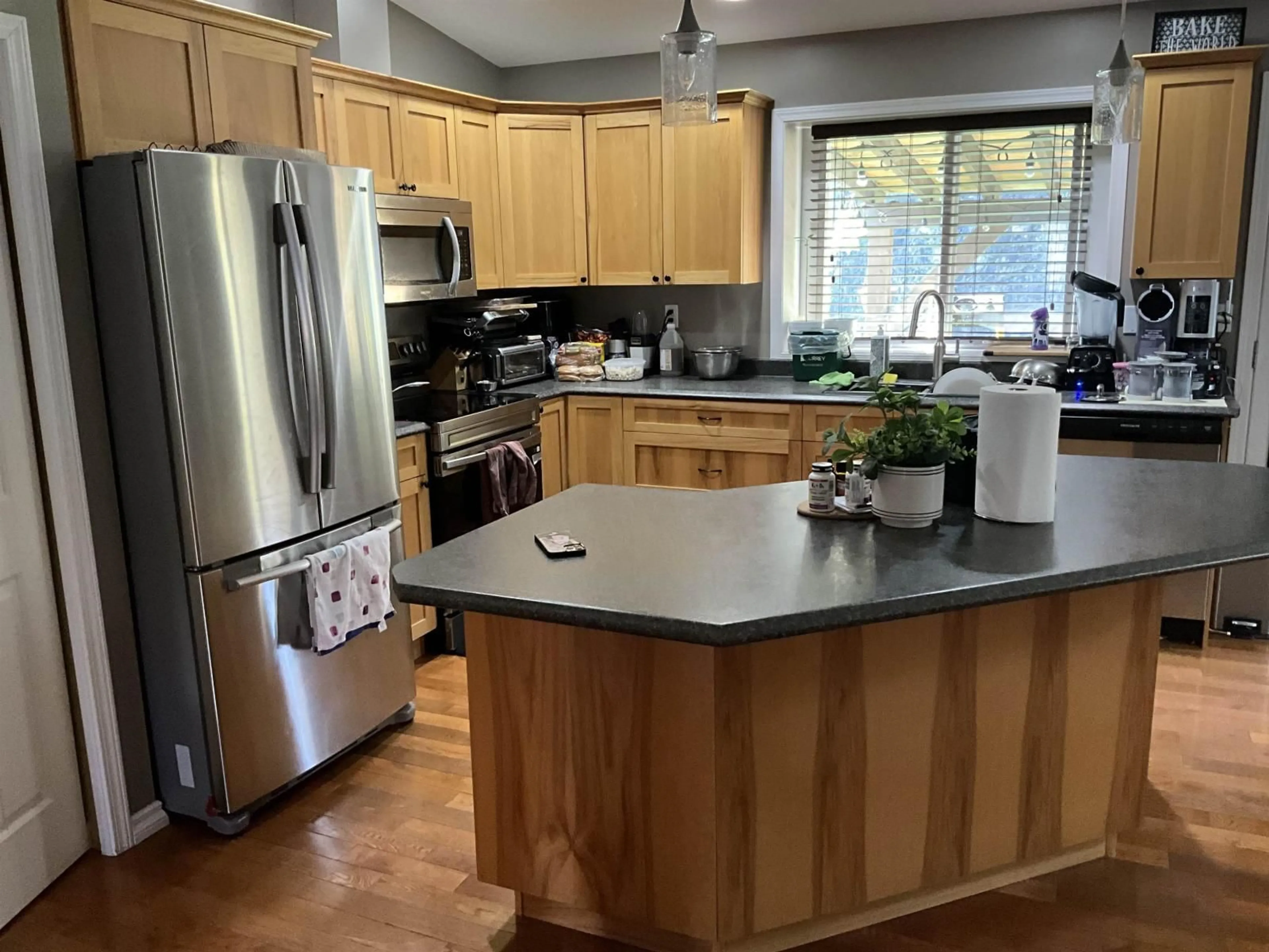Open concept kitchen, wood/laminate floor for 4688 TESKEY ROAD, Chilliwack British Columbia V2R0C6