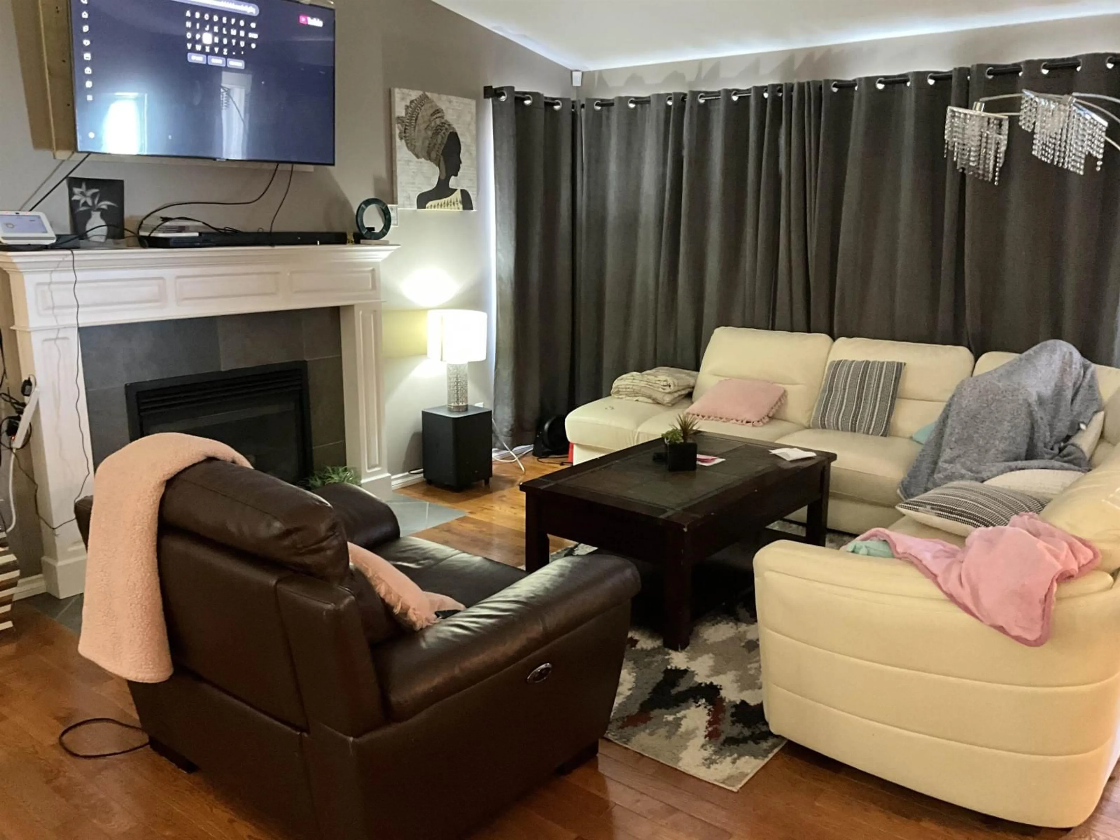 Living room with furniture, wood/laminate floor for 4688 TESKEY ROAD, Chilliwack British Columbia V2R0C6