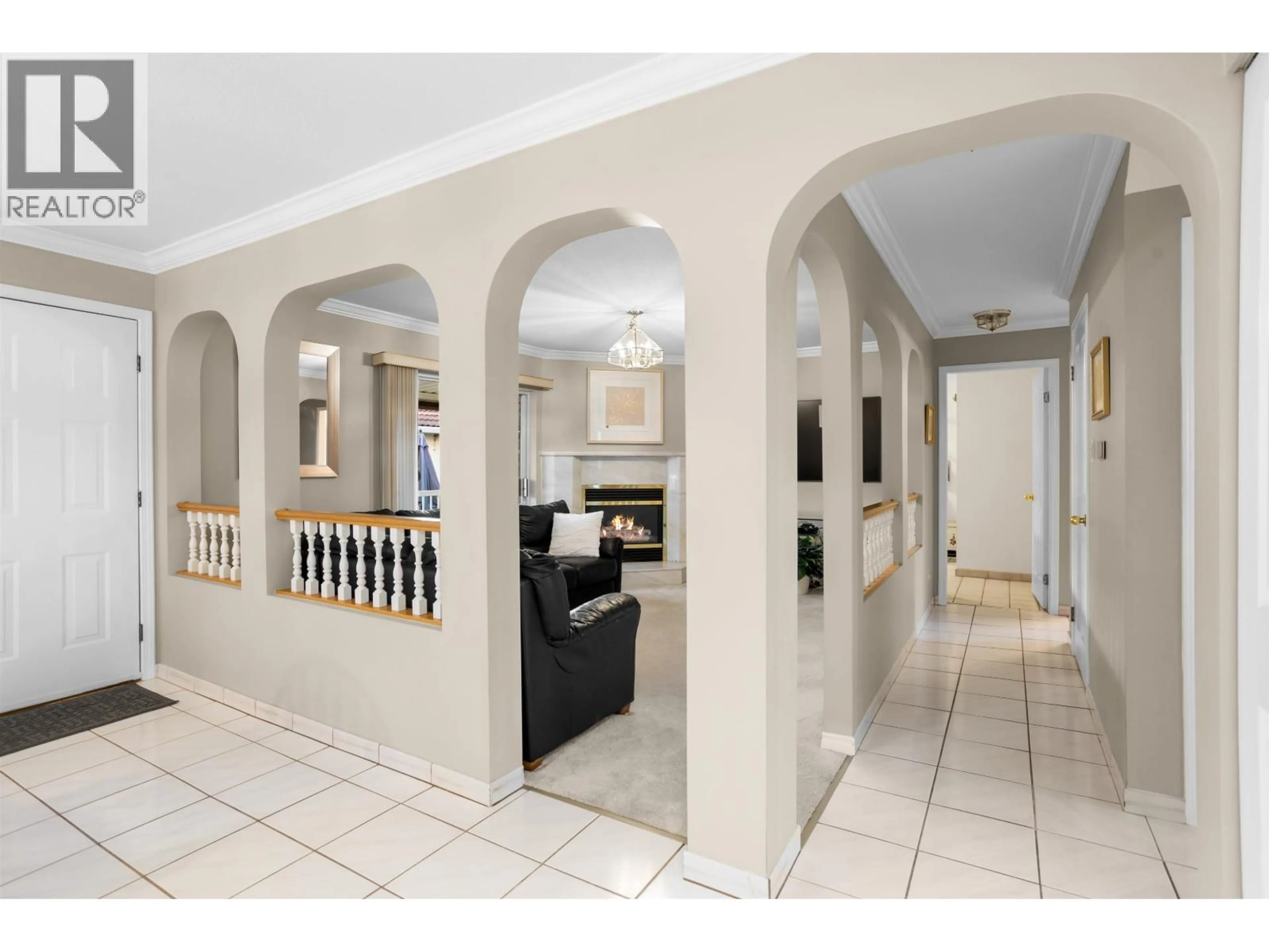 Indoor foyer for 5455 CHAMBERS STREET, Vancouver British Columbia V5R3M3