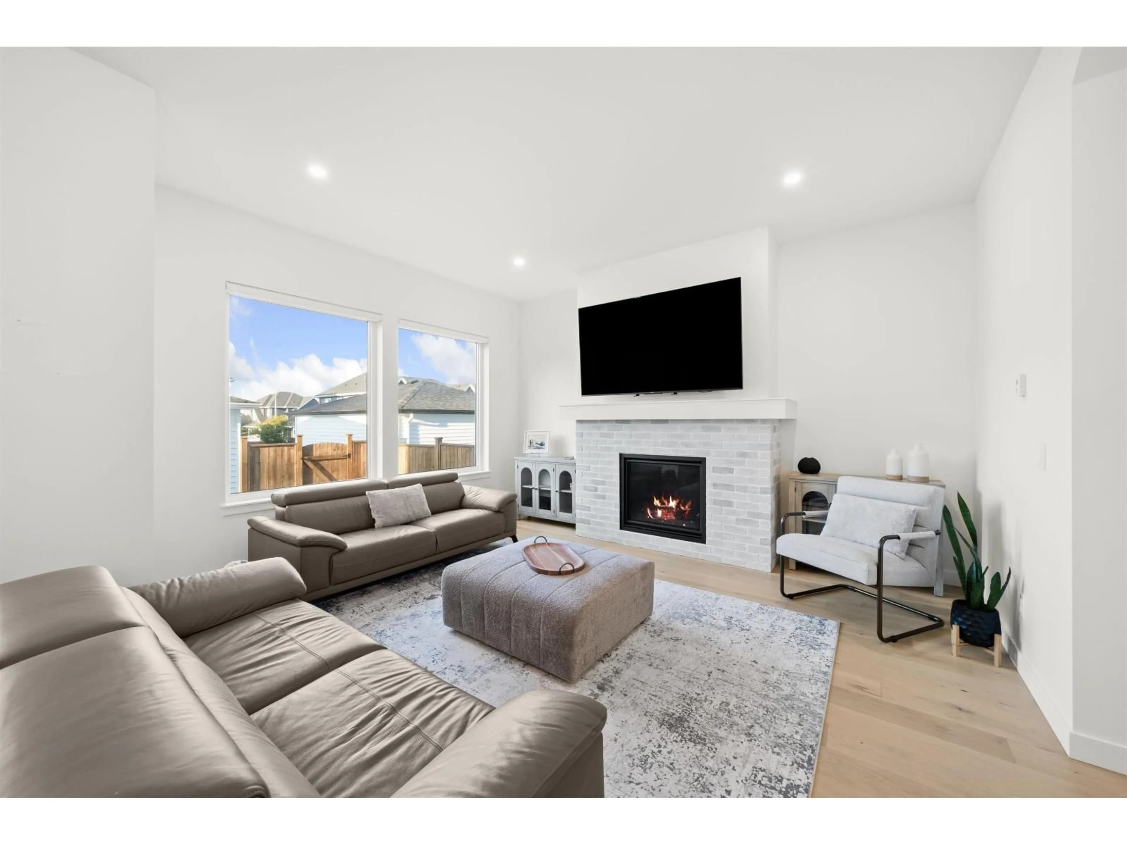 Living room with furniture, wood/laminate floor for 19627 75, Langley British Columbia V2Y3R9