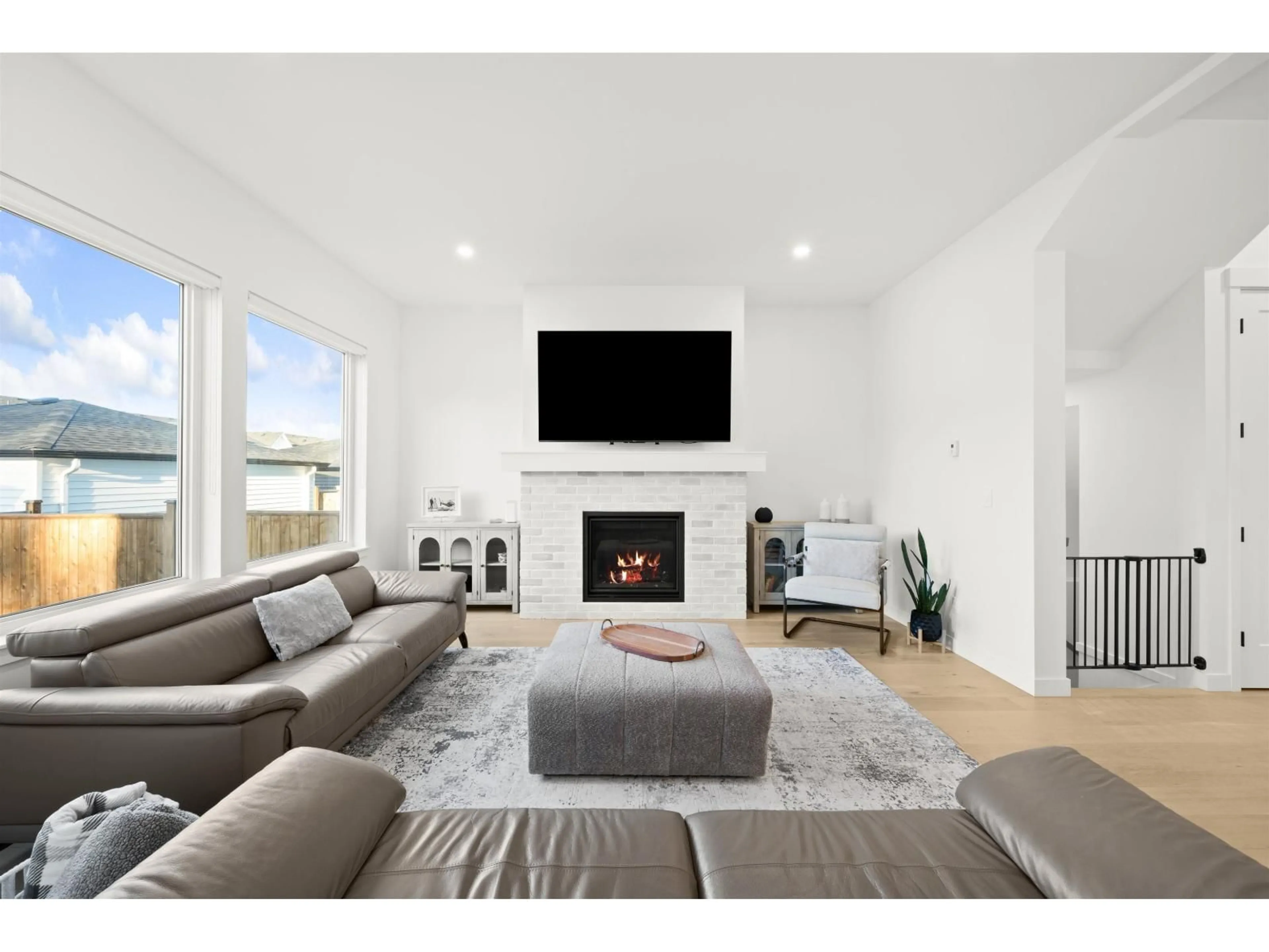 Living room with furniture, unknown for 19627 75, Langley British Columbia V2Y3R9