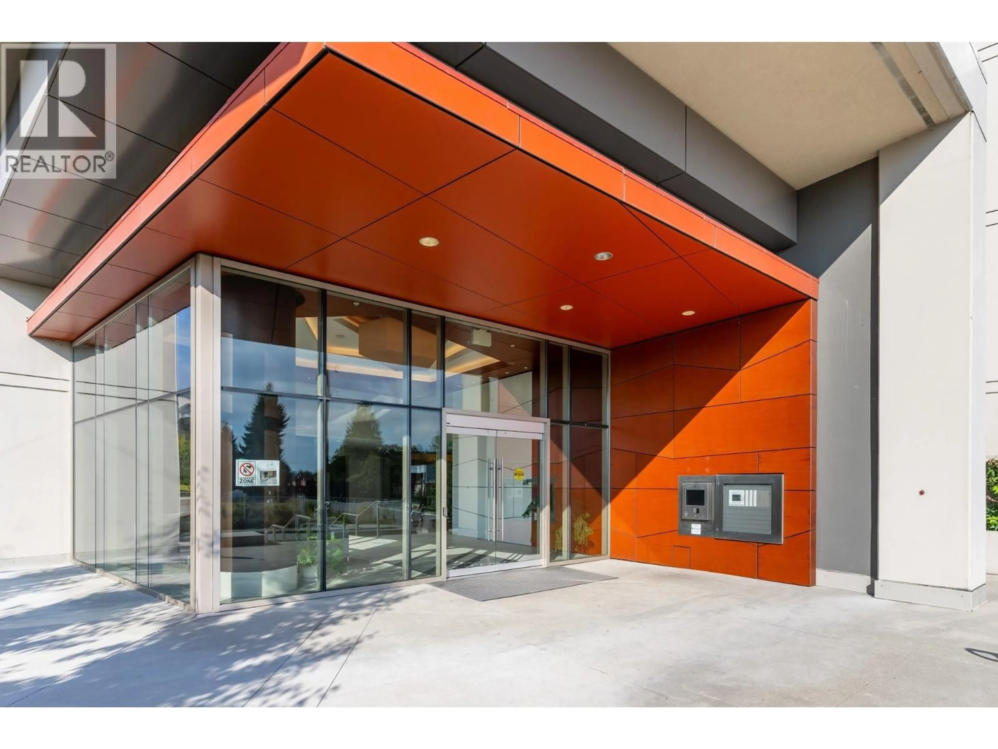 Indoor foyer for 1702 - 1550 FERN STREET, North Vancouver British Columbia V7J0A9