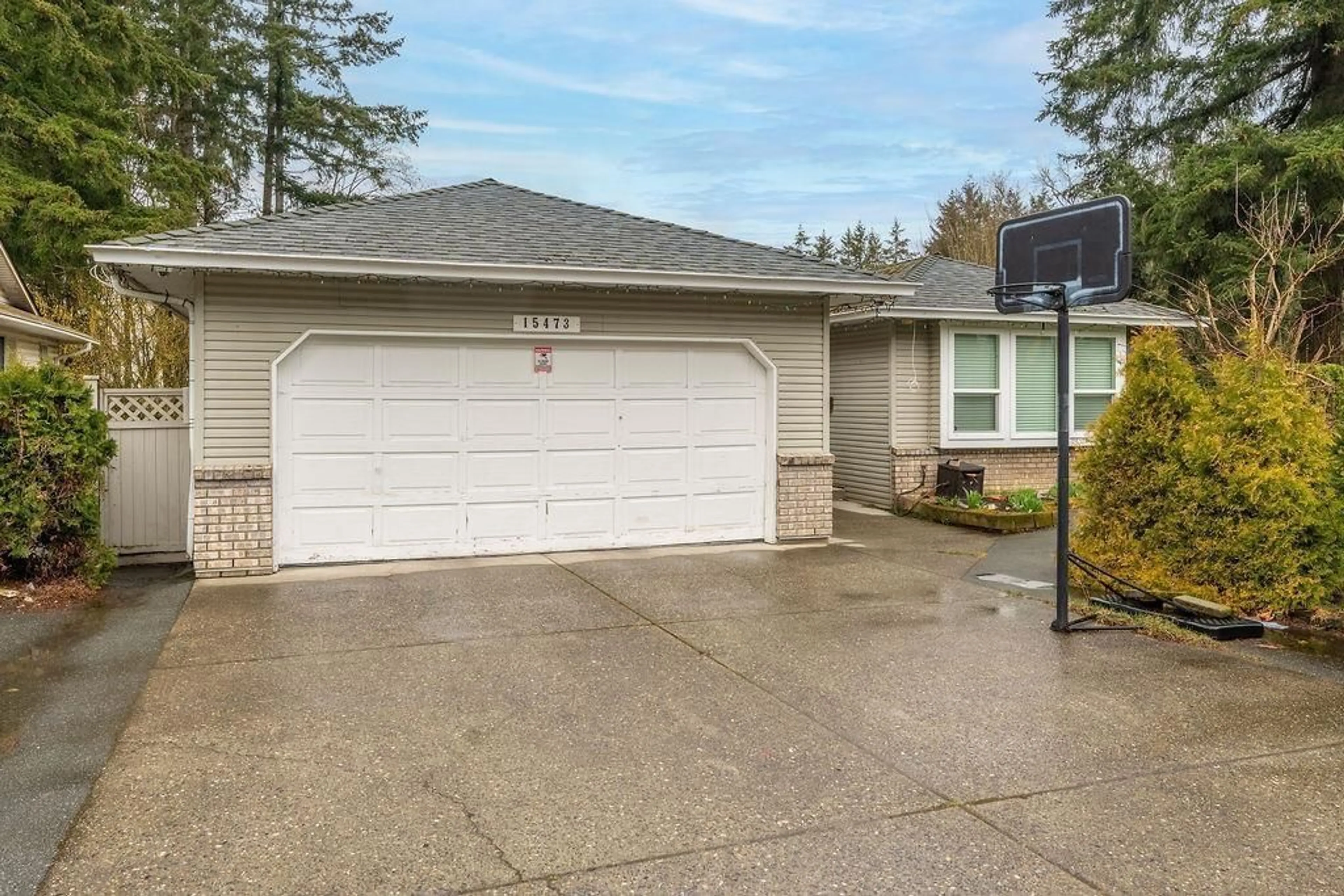 Home with vinyl exterior material, street for 15473 27A, Surrey British Columbia V4P1G1