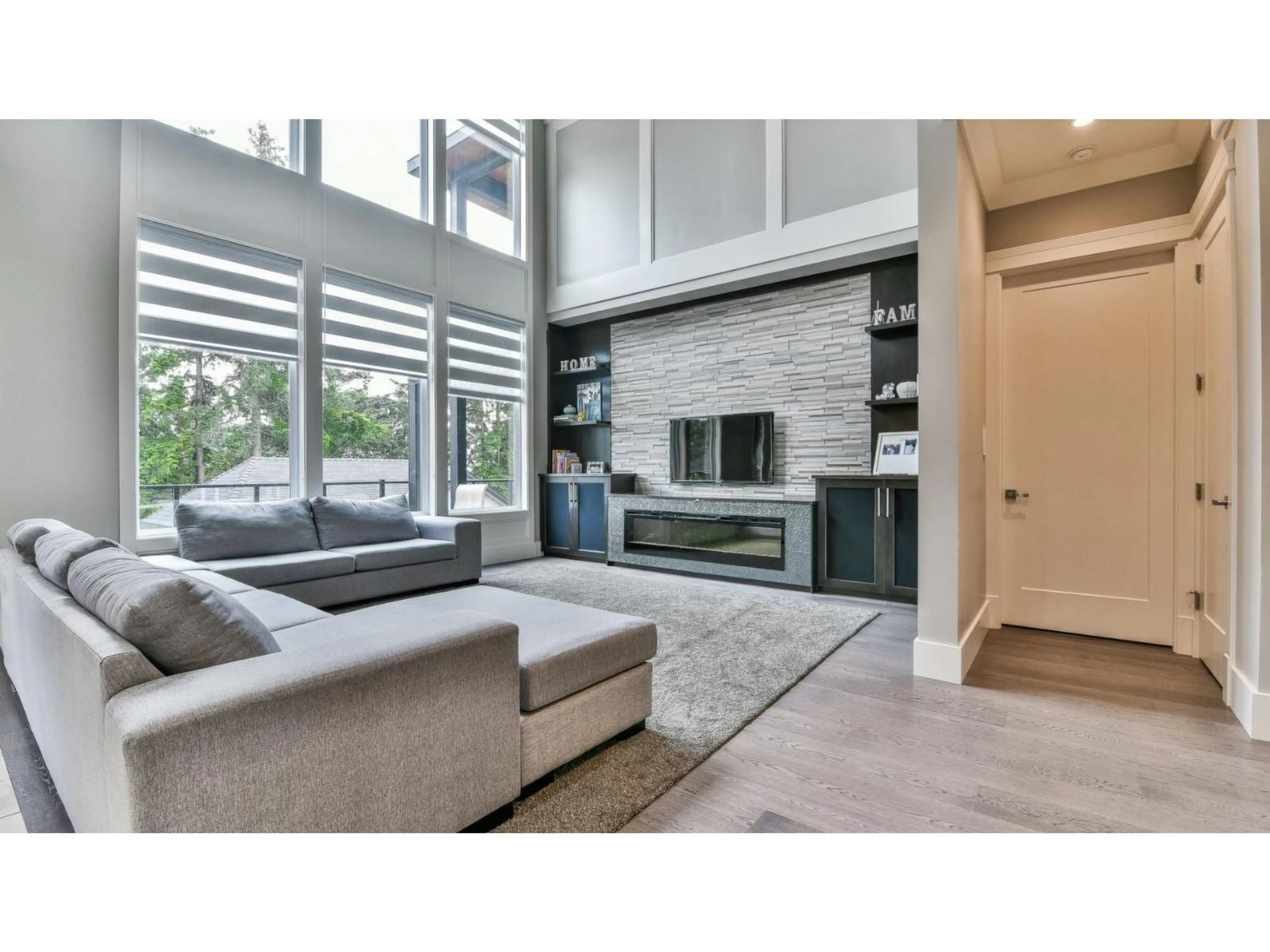 Living room with furniture, ceramic/tile floor for 14558 55, Surrey British Columbia V3X8R5