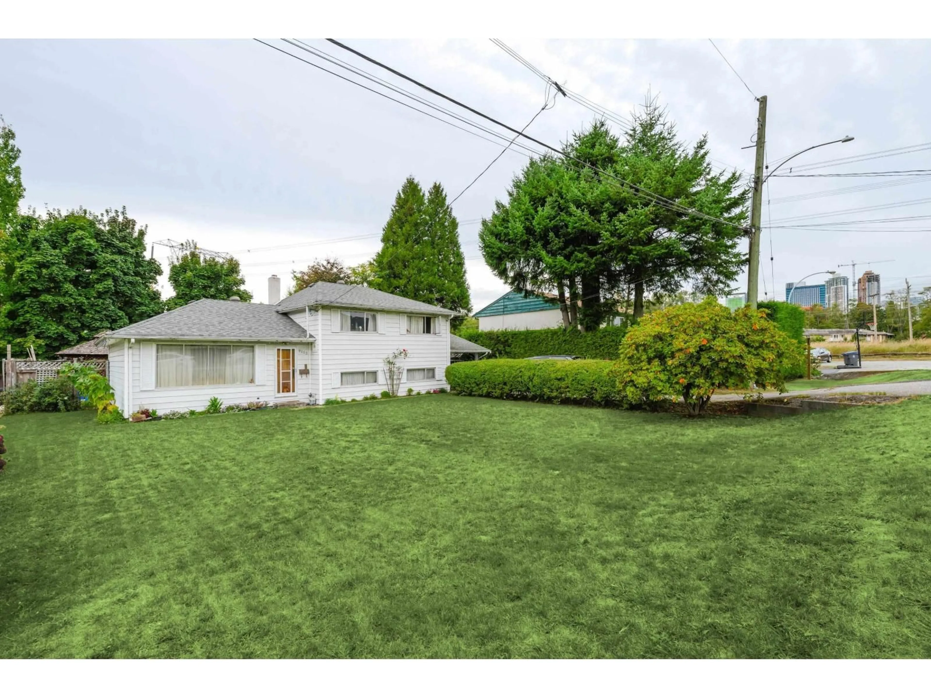 A pic from outside/outdoor area/front of a property/back of a property/a pic from drone, street for 9253 137A, Surrey British Columbia V3V5W8