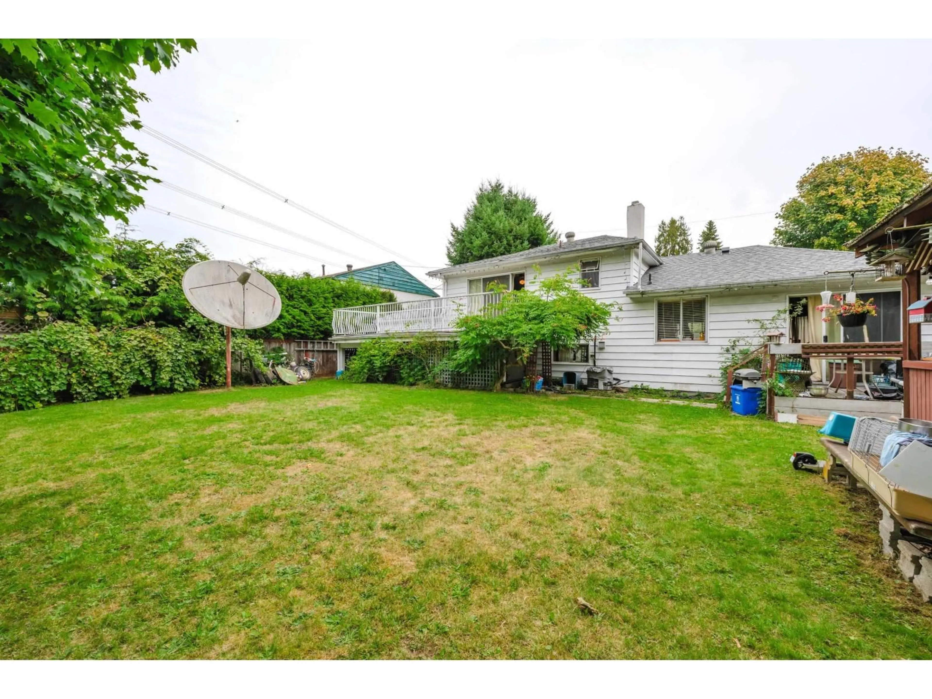 Patio, mountain view for 9253 137A STREET, Surrey British Columbia V3V5W8