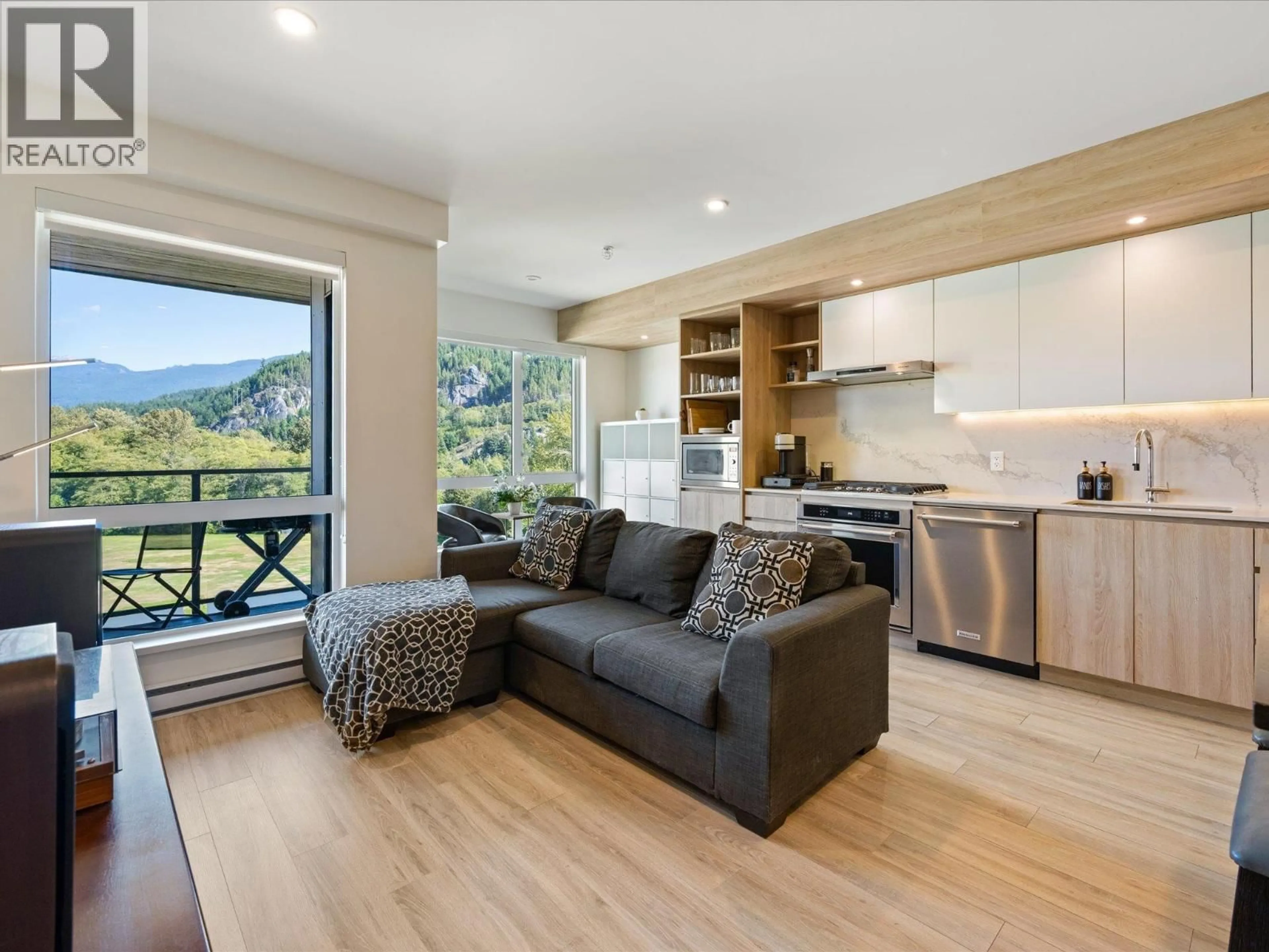Open concept kitchen, wood/laminate floor for 712 - 38362 BUCKLEY AVENUE, Squamish British Columbia V8B0J8