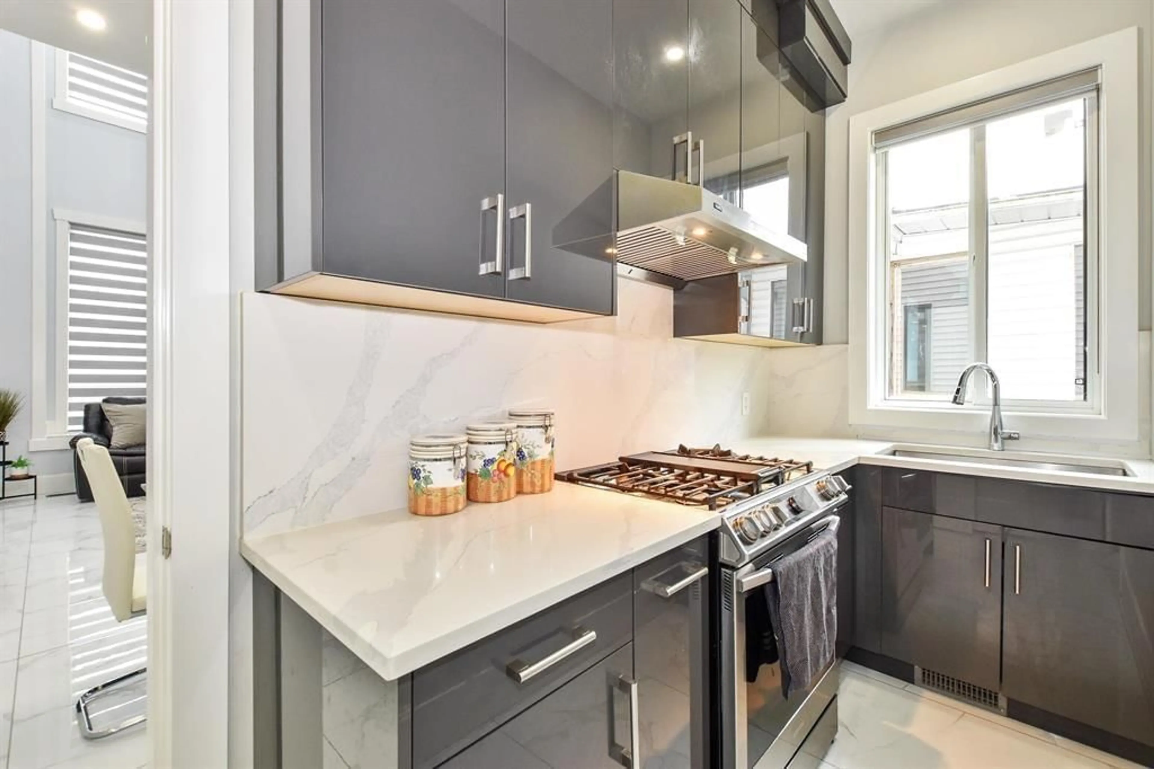 Contemporary kitchen, ceramic/tile floor for 2778 PRINCESS, Abbotsford British Columbia V2T2S6