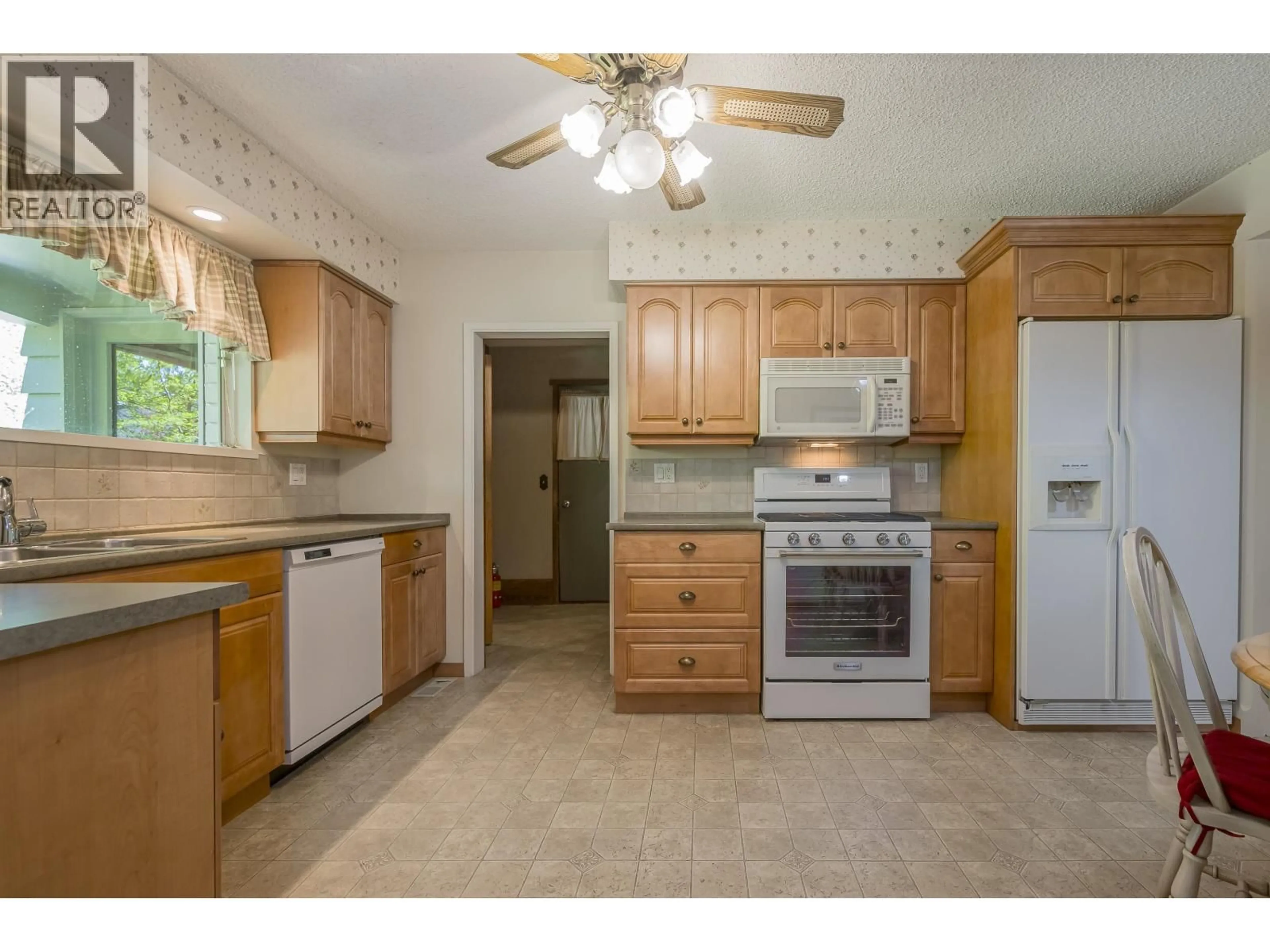 Standard kitchen, unknown for 1168 CHARLAND AVENUE, Coquitlam British Columbia V3K3L1