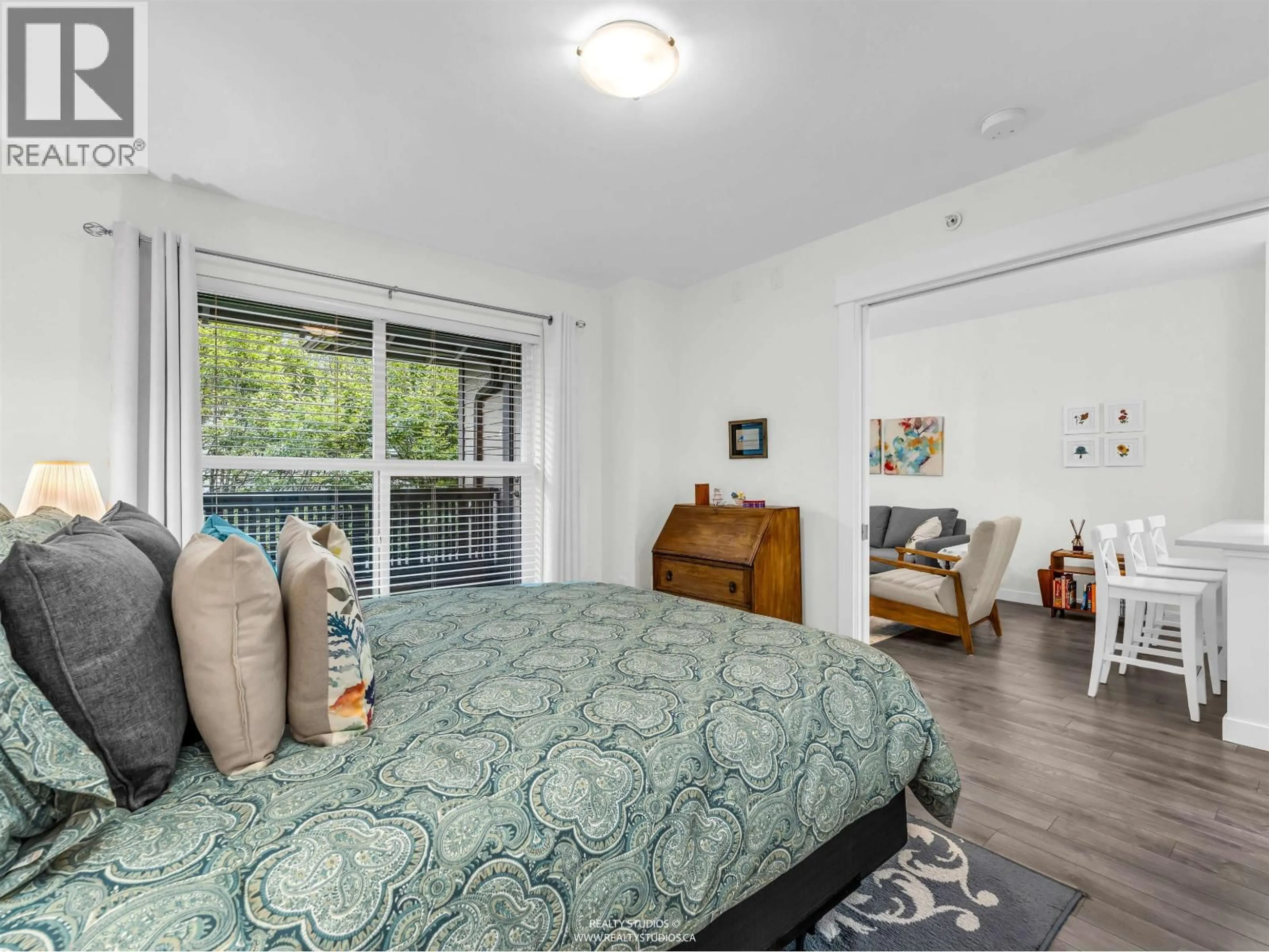 Bedroom with bed, wood/laminate floor for 302 - 1468 SAINT ANDREWS AVENUE, North Vancouver British Columbia V7L0A8