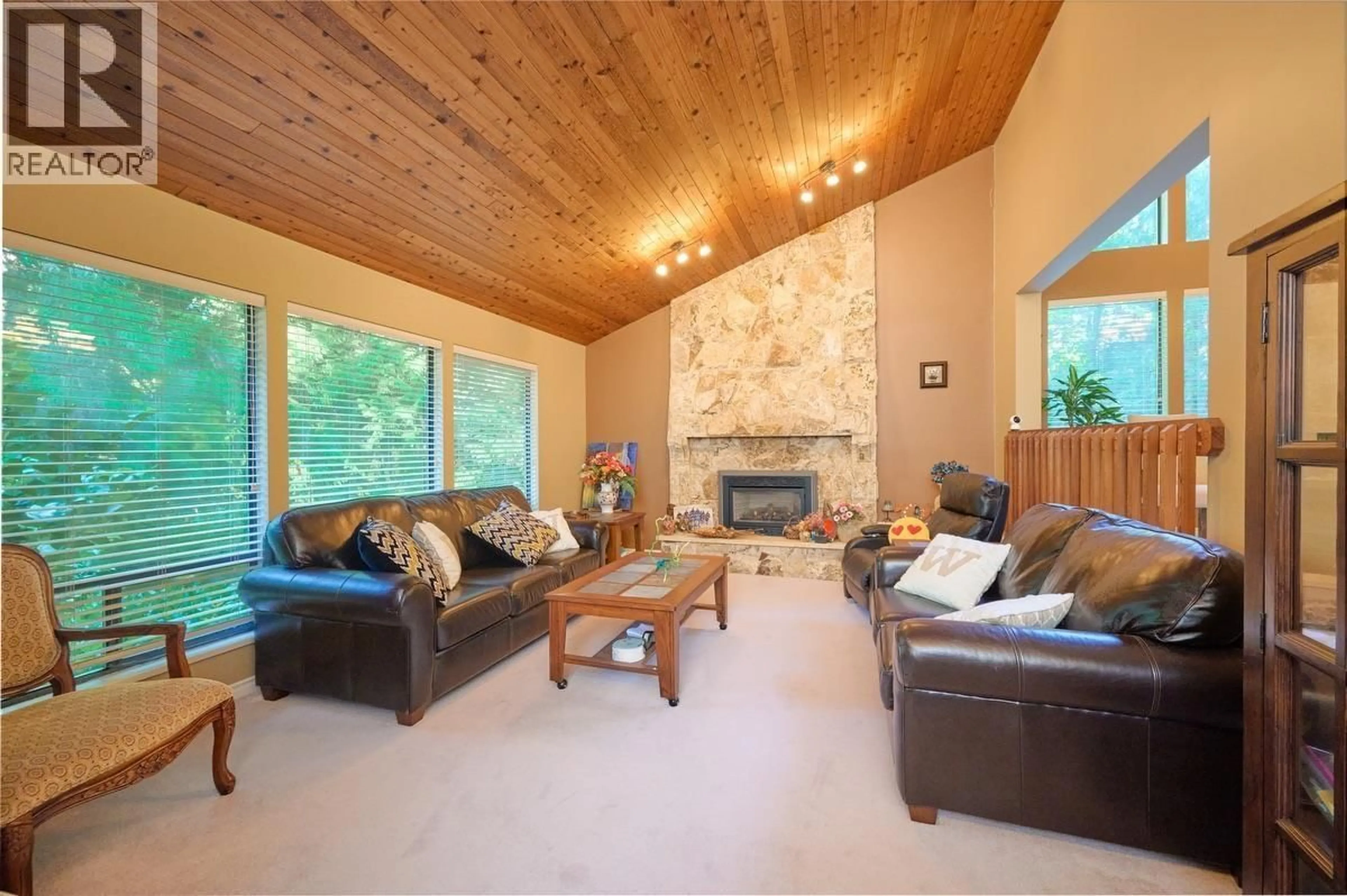 Living room with furniture, wood/laminate floor for 12680 239 STREET, Maple Ridge British Columbia V4R1R6