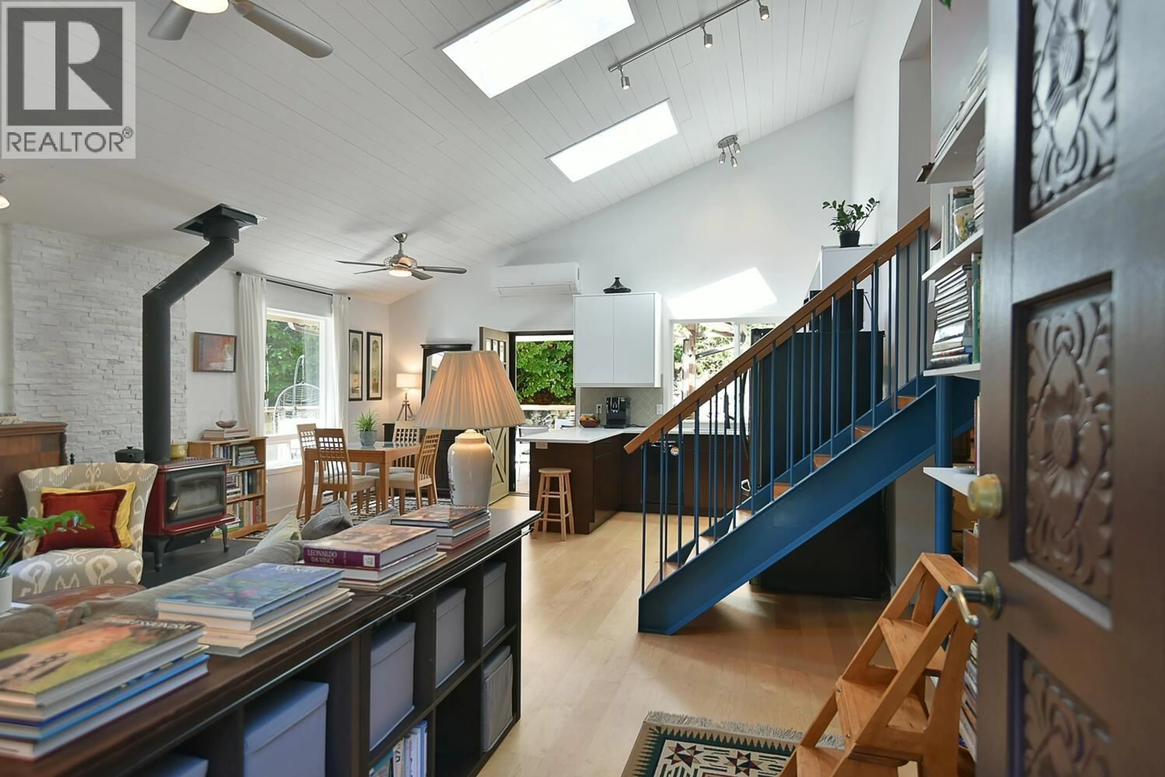 Indoor foyer for 5640 CARMEL PLACE, Sechelt British Columbia V7Z0C6