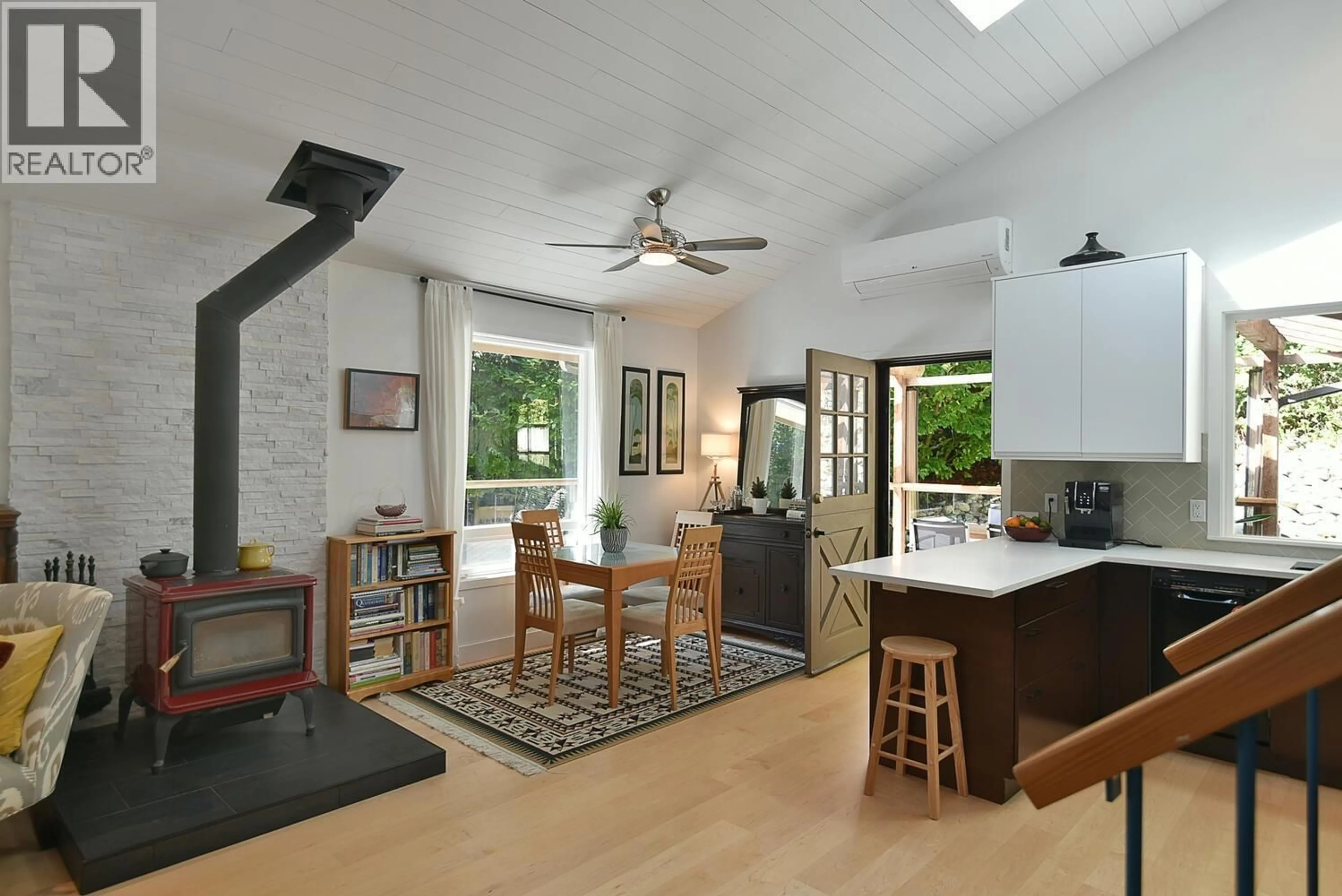 Open concept kitchen, unknown for 5640 CARMEL PLACE, Sechelt British Columbia V7Z0C6
