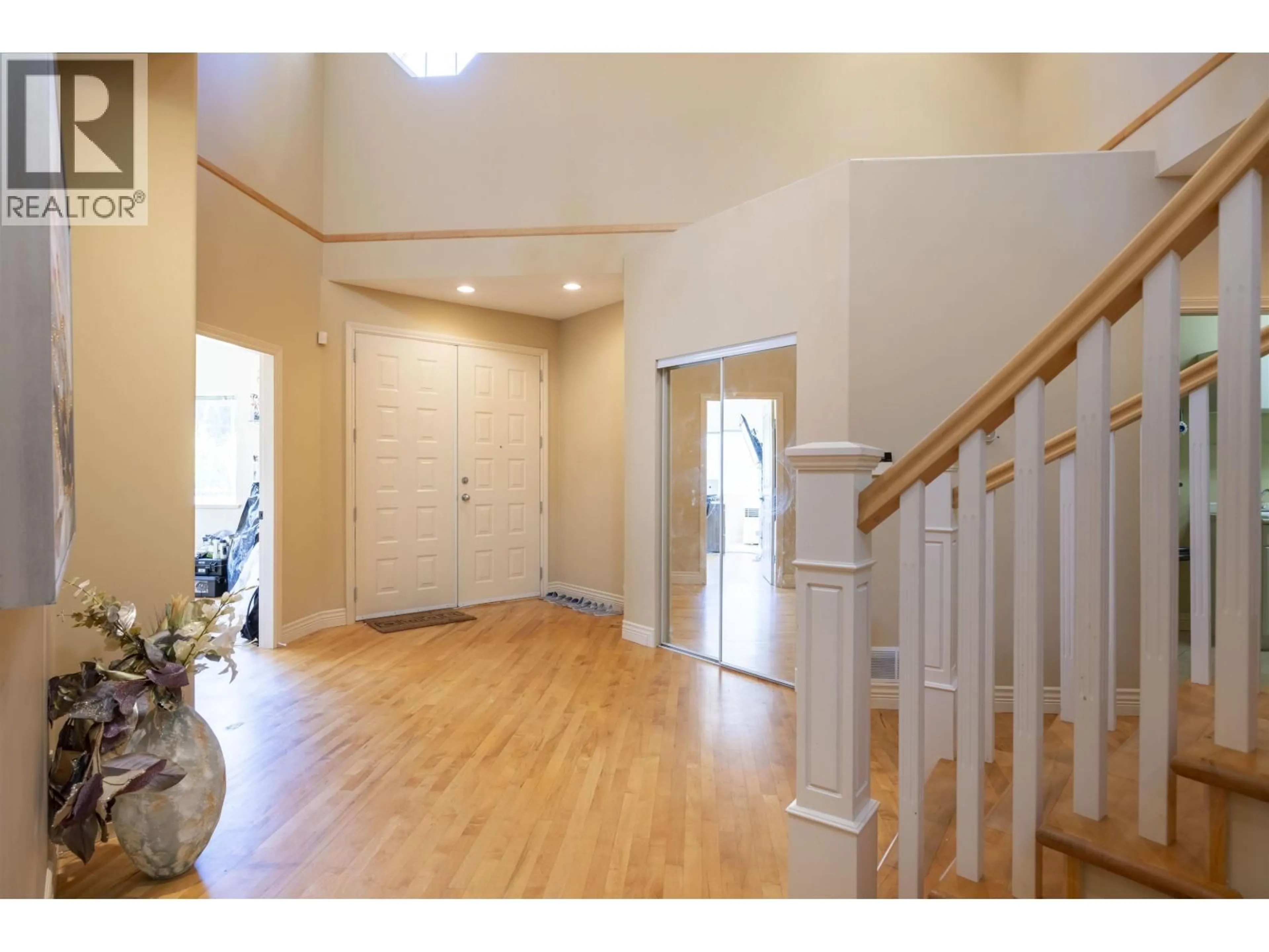 Indoor entryway for 1625 PARKWAY BOULEVARD, Coquitlam British Columbia V3E3M7