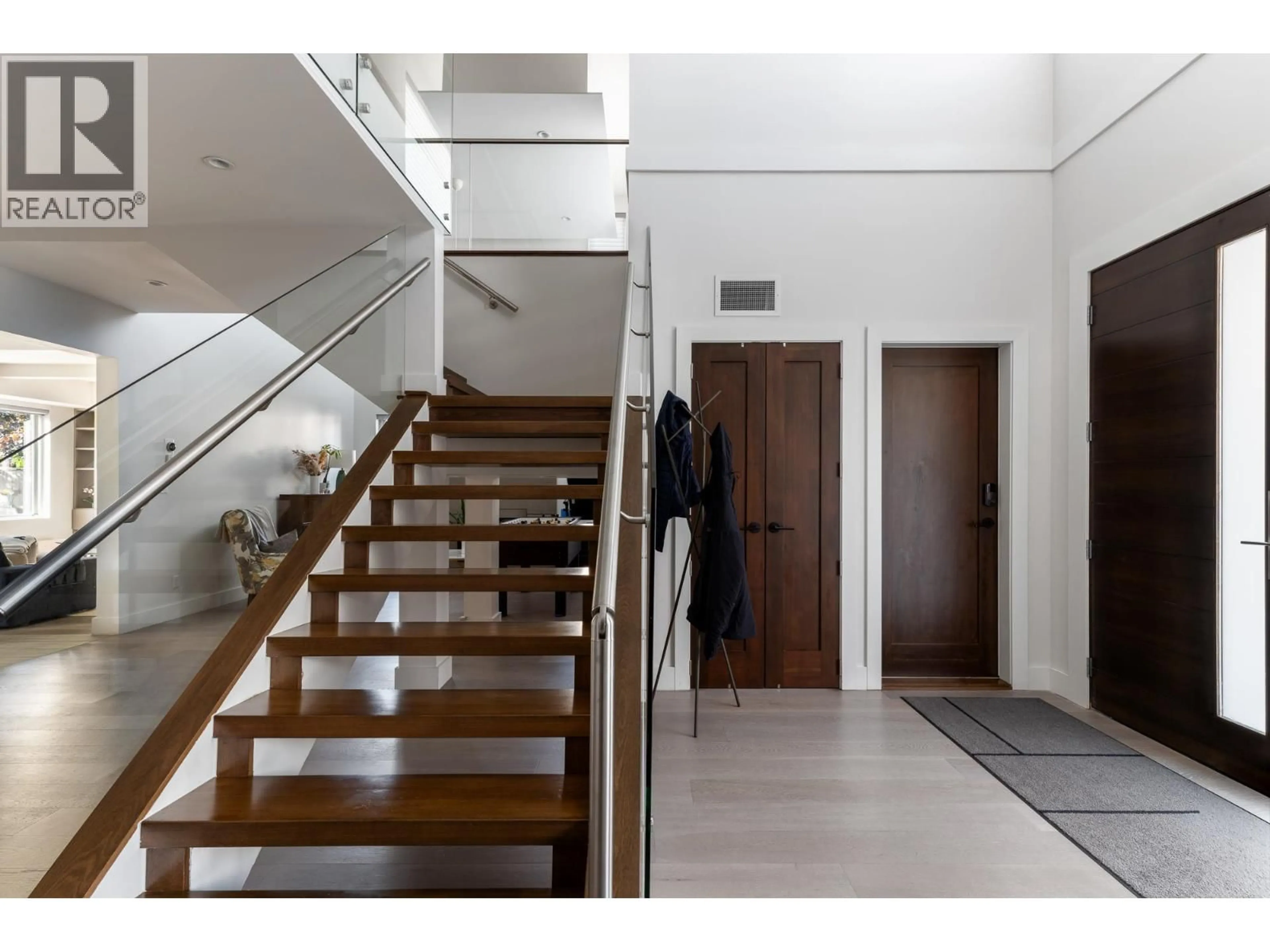 Indoor foyer for 9571 DIAMOND ROAD, Richmond British Columbia V7E1P5