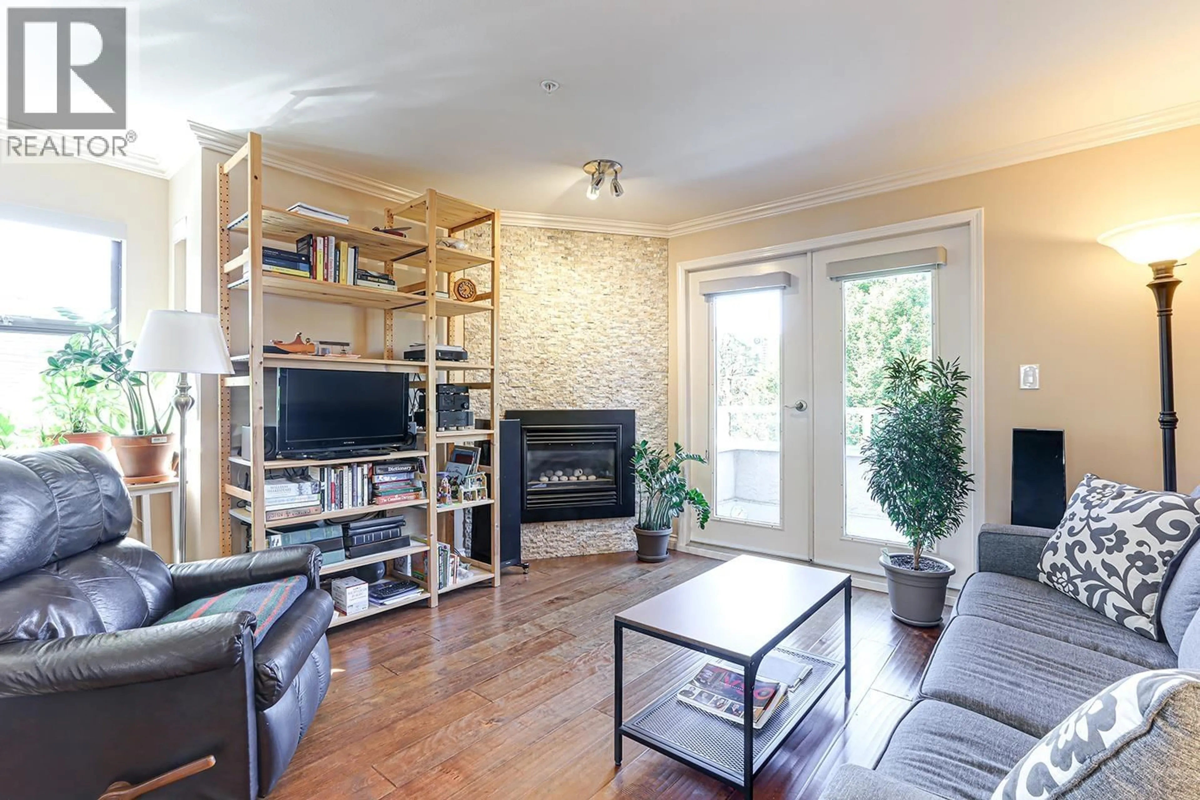 Living room with furniture, wood/laminate floor for 5 - 890 BROUGHTON STREET, Vancouver British Columbia V6G2A2