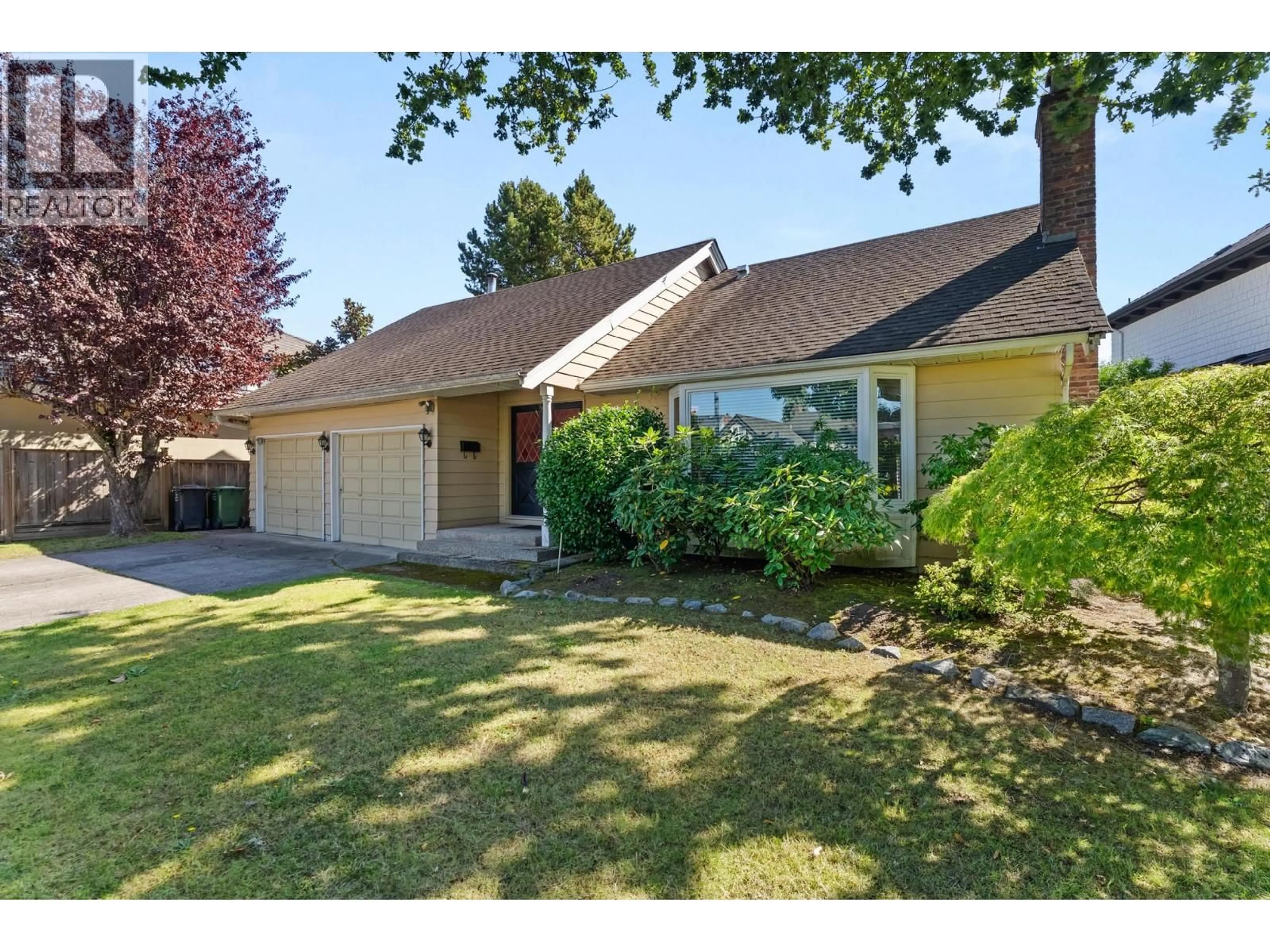 Home with vinyl exterior material, street for 11180 KINGFISHER DRIVE, Richmond British Columbia V7E3X5