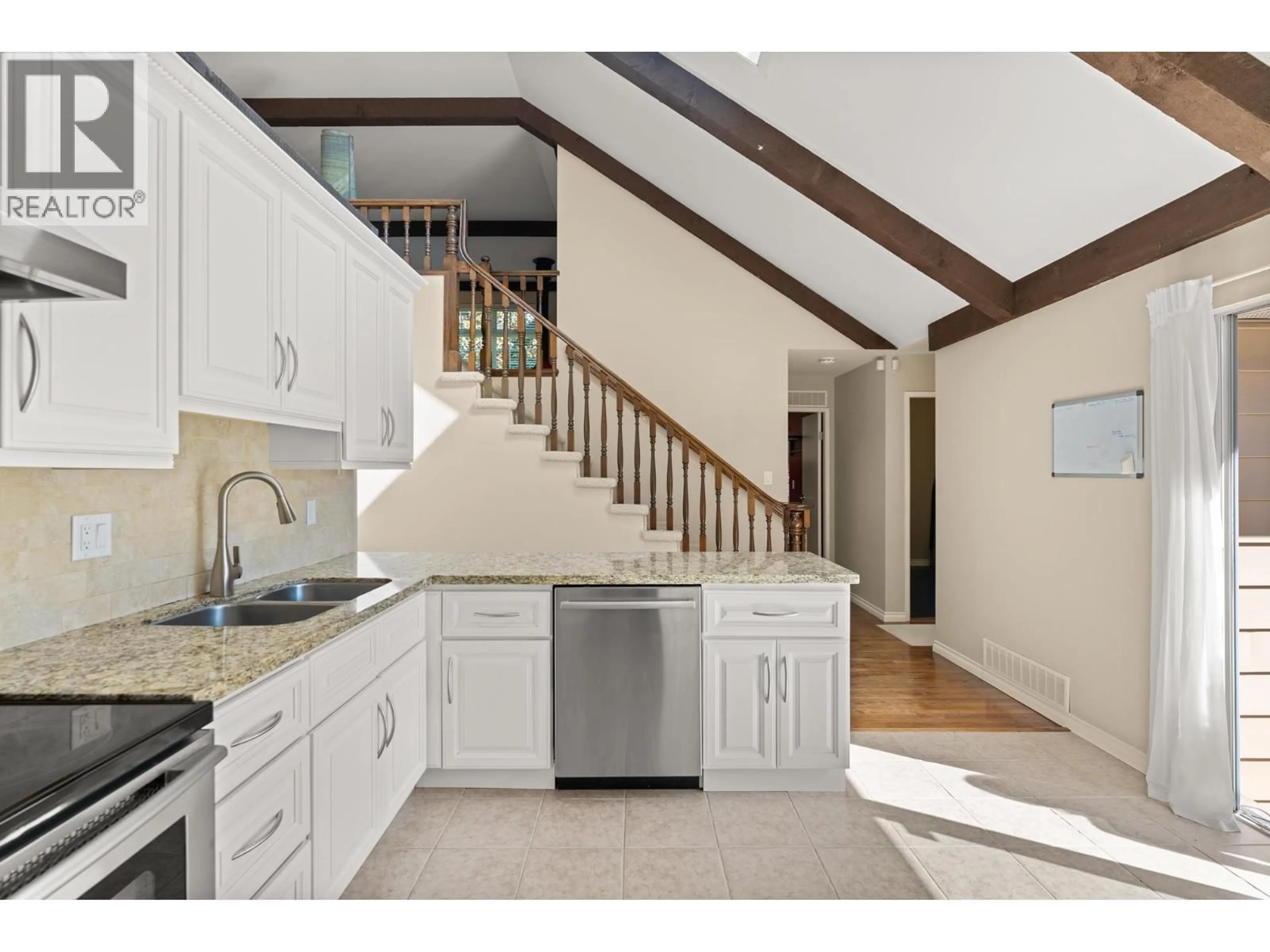 Open concept kitchen, ceramic/tile floor for 11180 KINGFISHER DRIVE, Richmond British Columbia V7E3X5