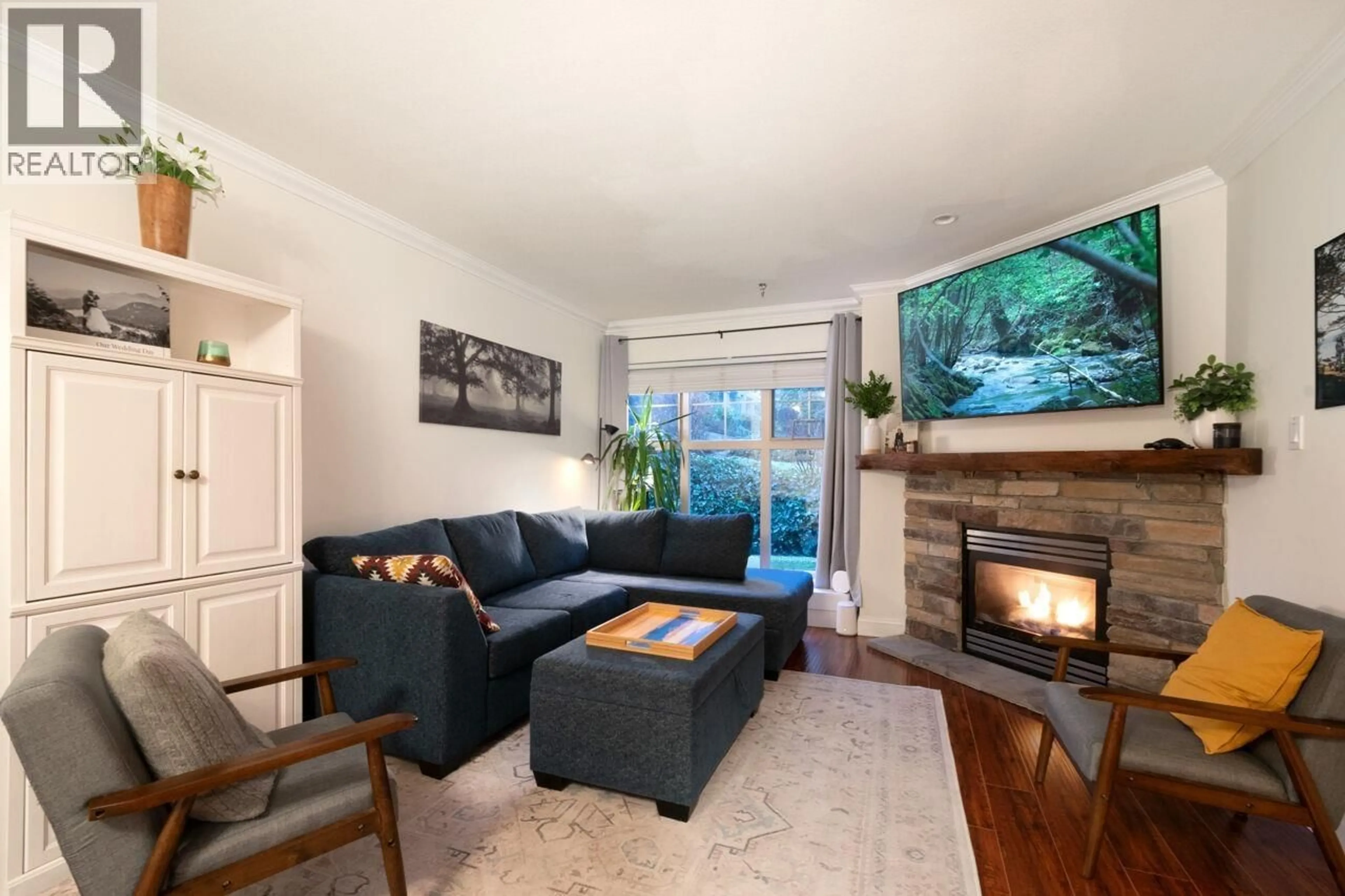 Living room with furniture, wood/laminate floor for 78 - 65 FOXWOOD DRIVE, Port Moody British Columbia V3H4Z5
