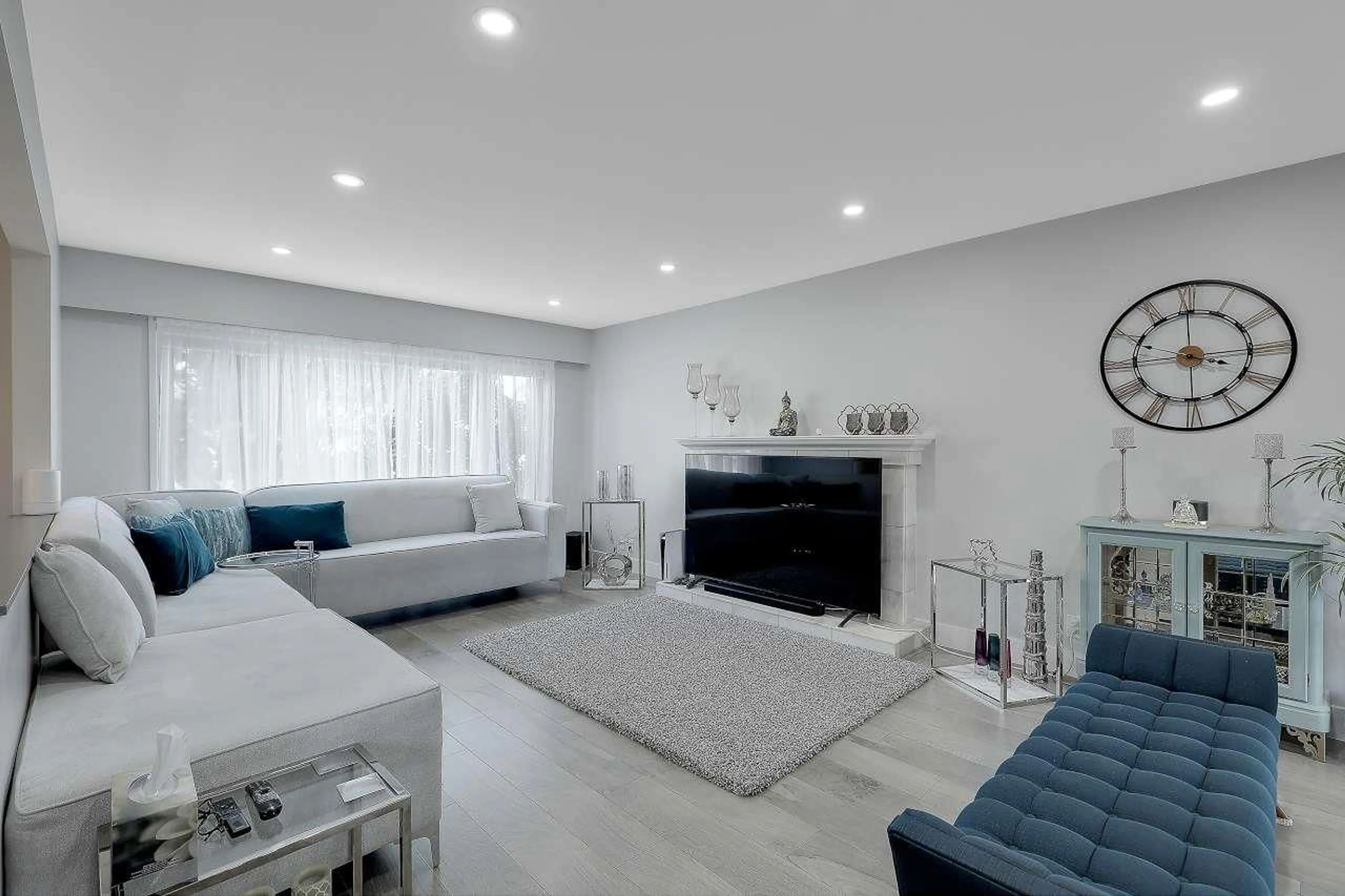 Living room with furniture, unknown for 8055 111B, Delta British Columbia V4C4S7