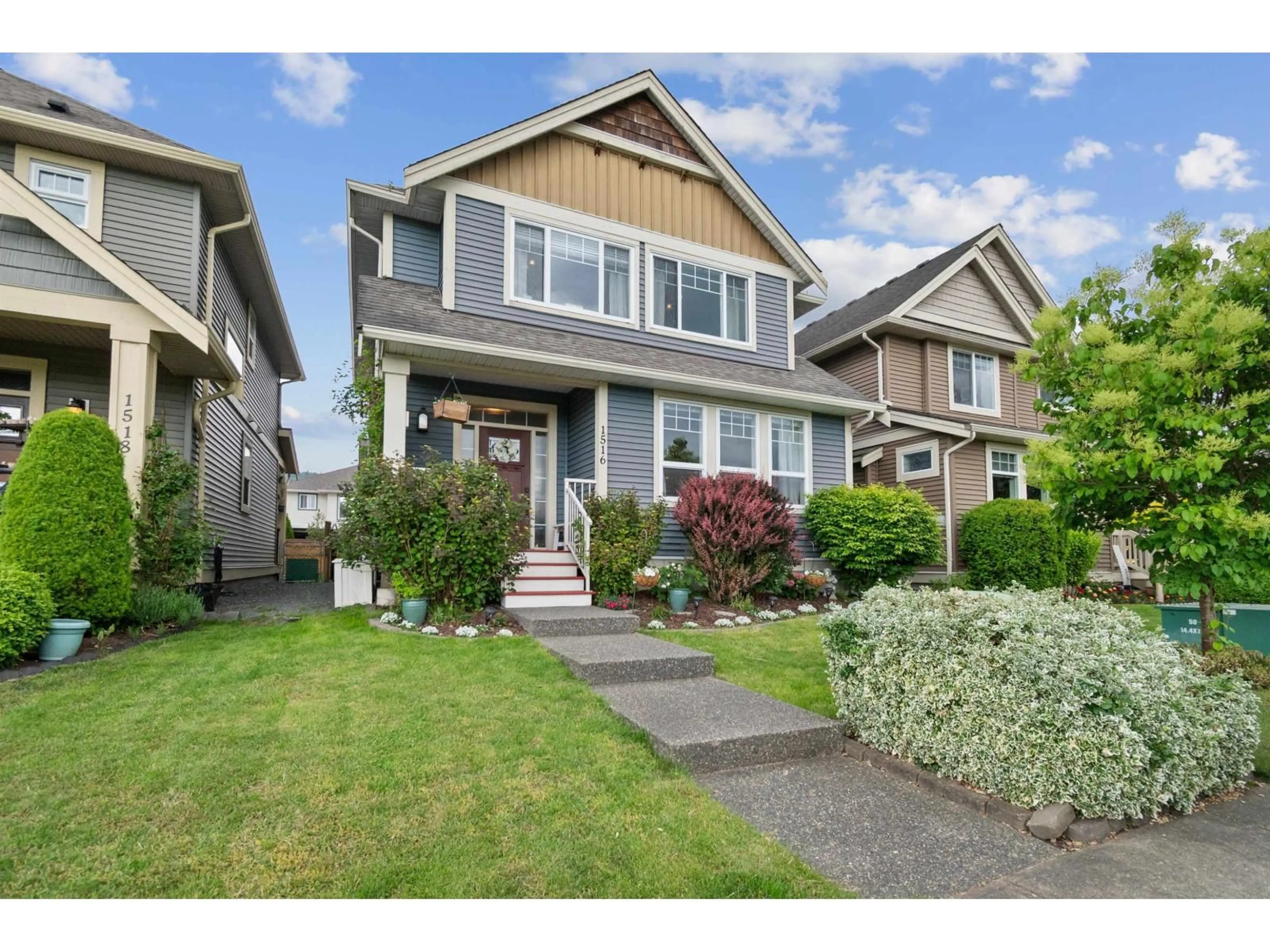 Home with vinyl exterior material, street for 1516 MACKAY CRESCENT, Agassiz British Columbia V0M1A3