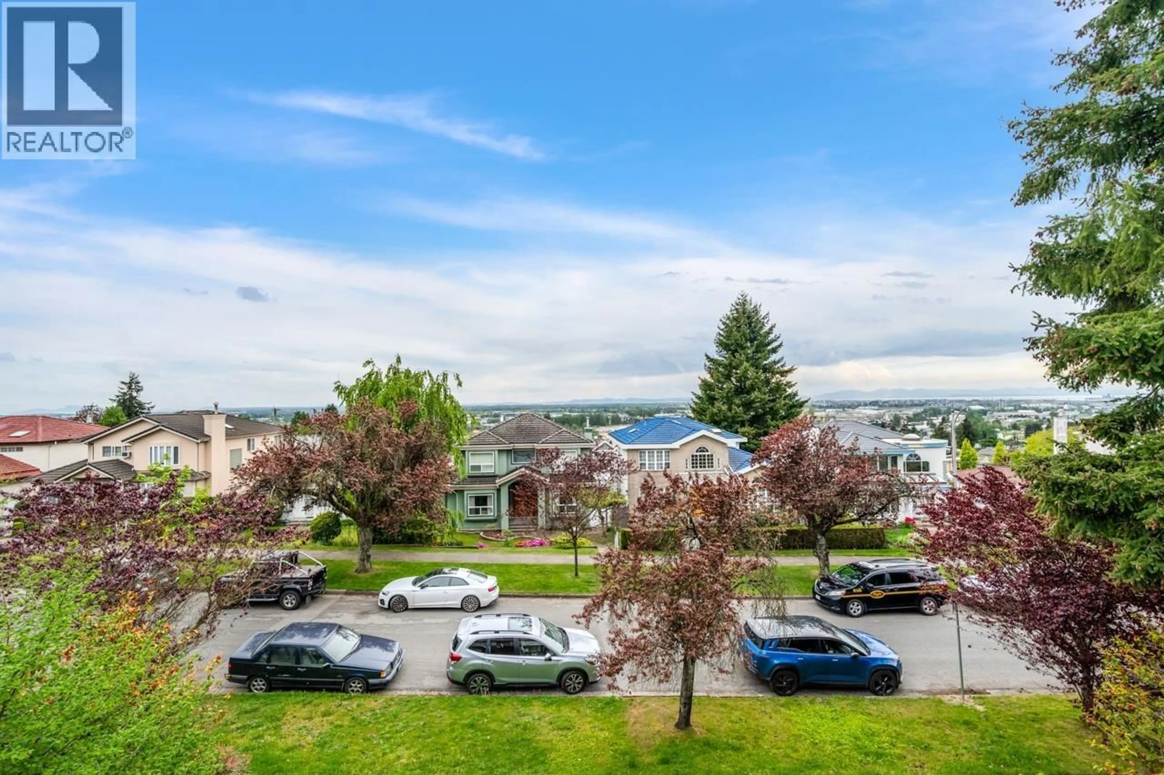 A pic from outside/outdoor area/front of a property/back of a property/a pic from drone, mountain view for 2085 QUALICUM DRIVE, Vancouver British Columbia V5P2M3