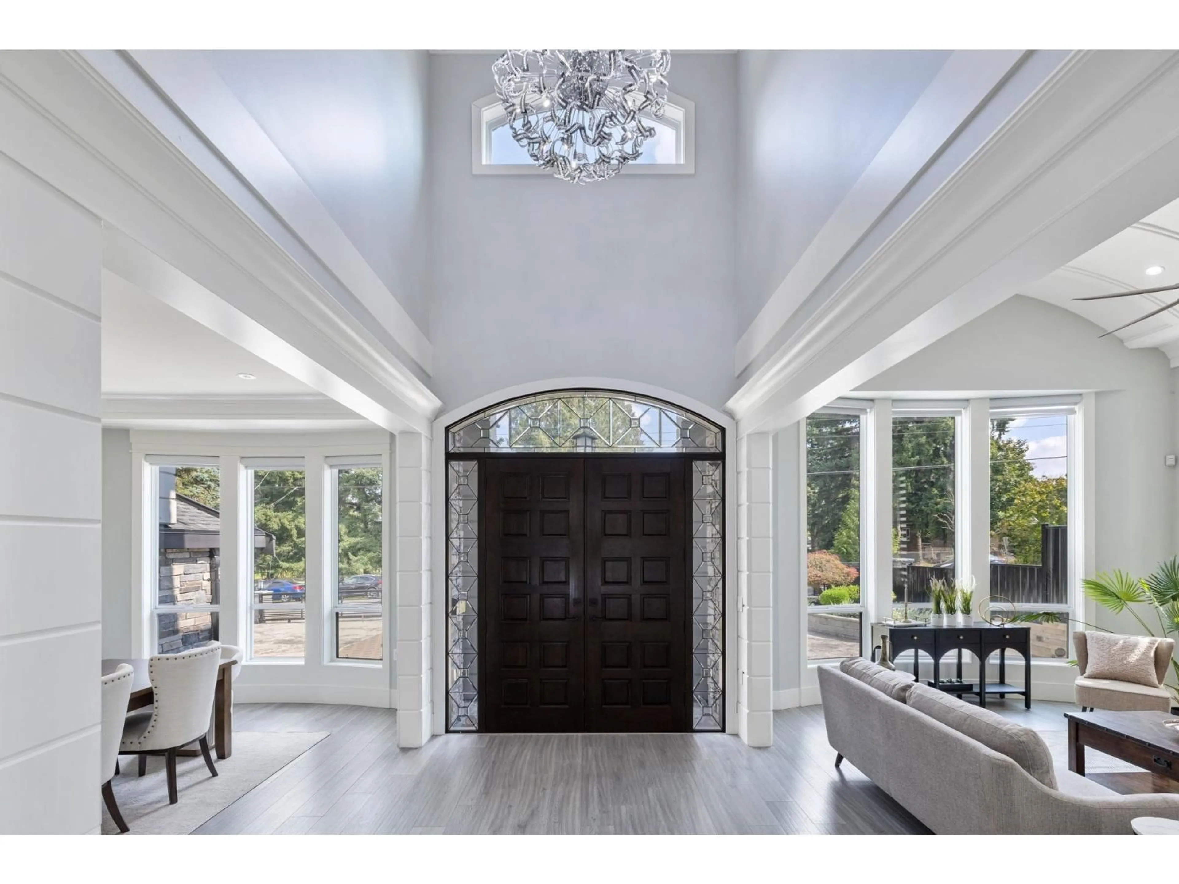 Indoor entryway for 7699 148, Surrey British Columbia V3S3E9