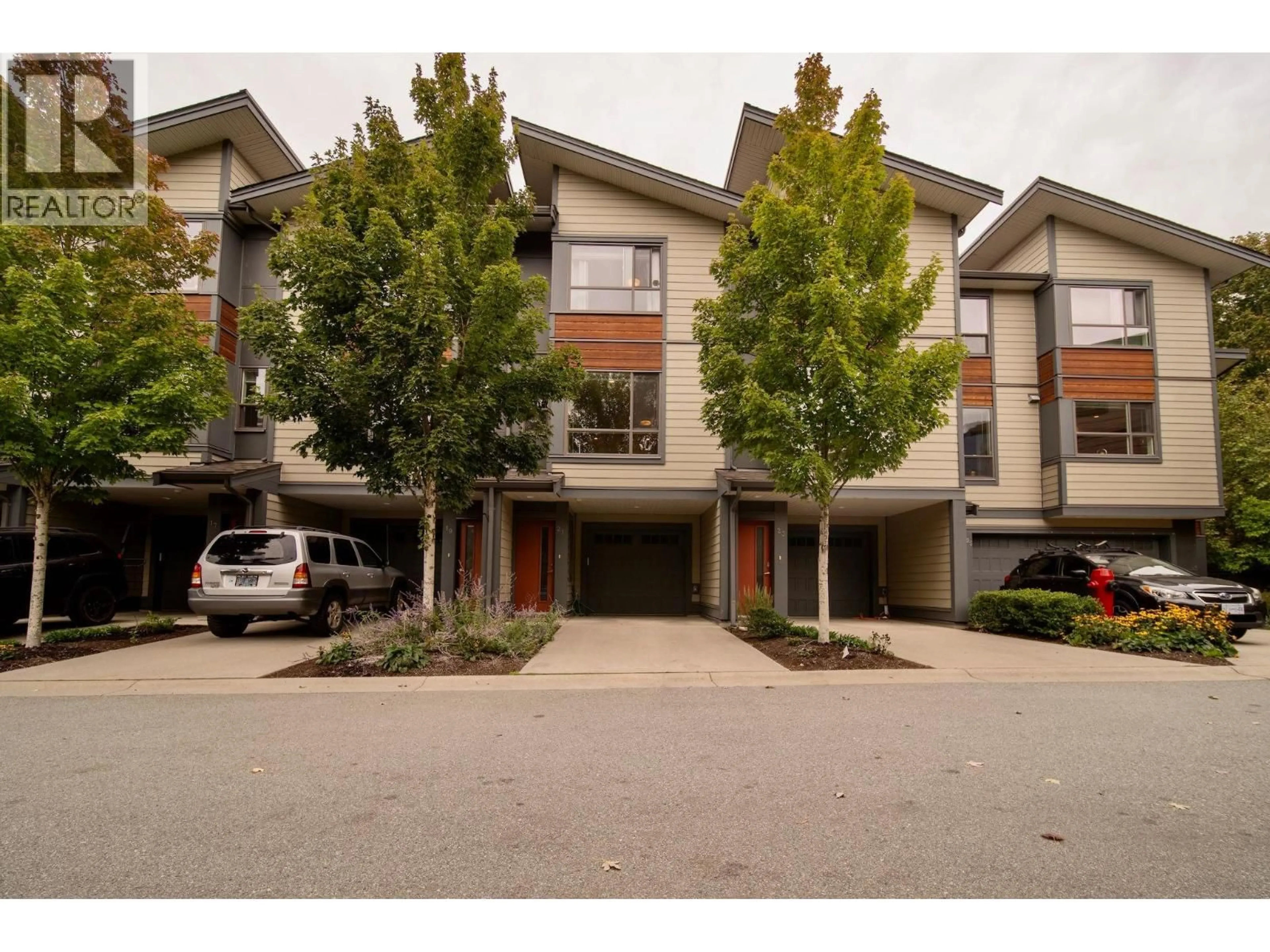A pic from outside/outdoor area/front of a property/back of a property/a pic from drone, street for 21 - 38684 BUCKLEY AVENUE, Squamish British Columbia V8B0M4