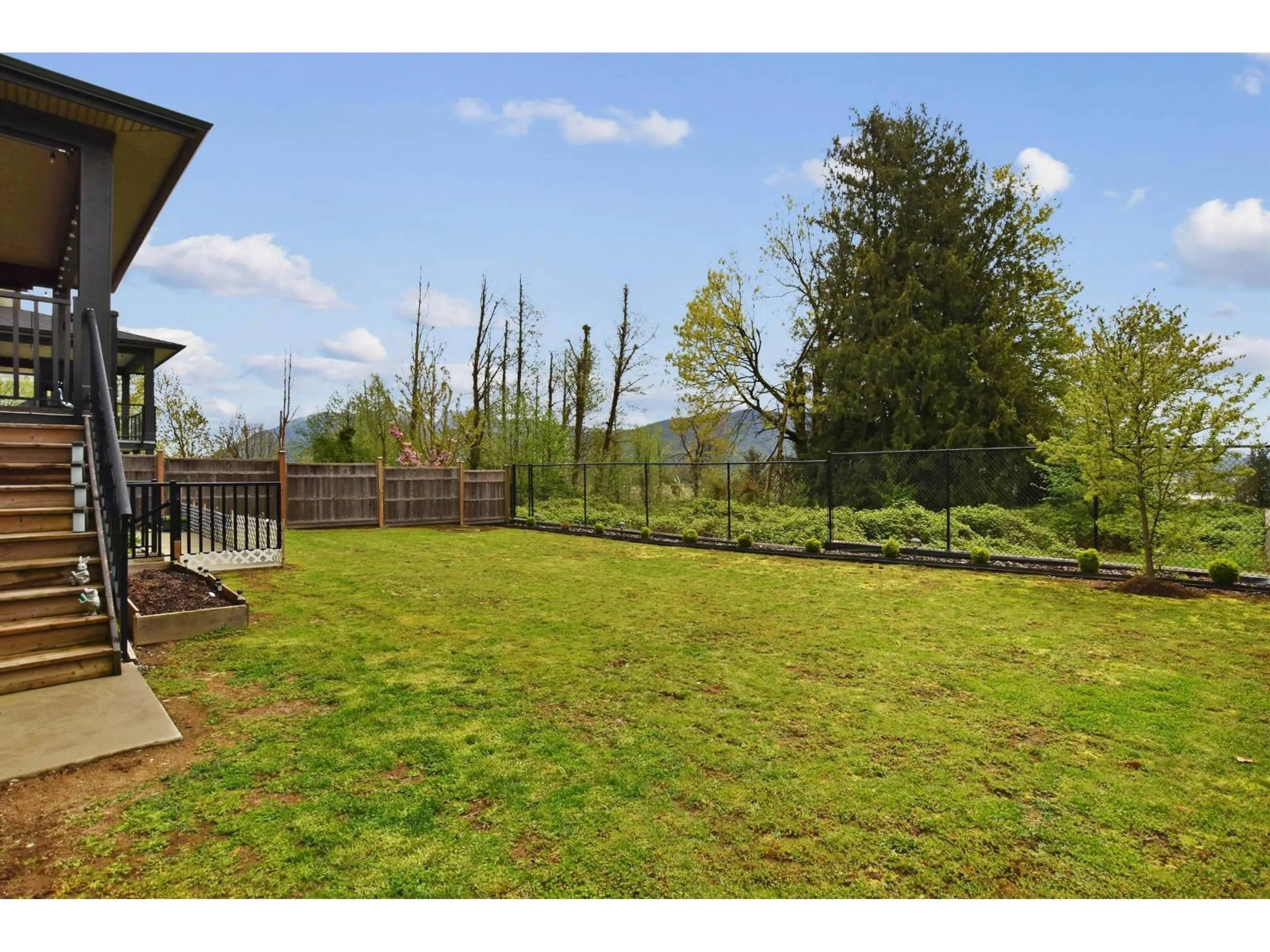 A pic from outside/outdoor area/front of a property/back of a property/a pic from drone, unknown for 35262 EWERT, Mission British Columbia V2V0G3