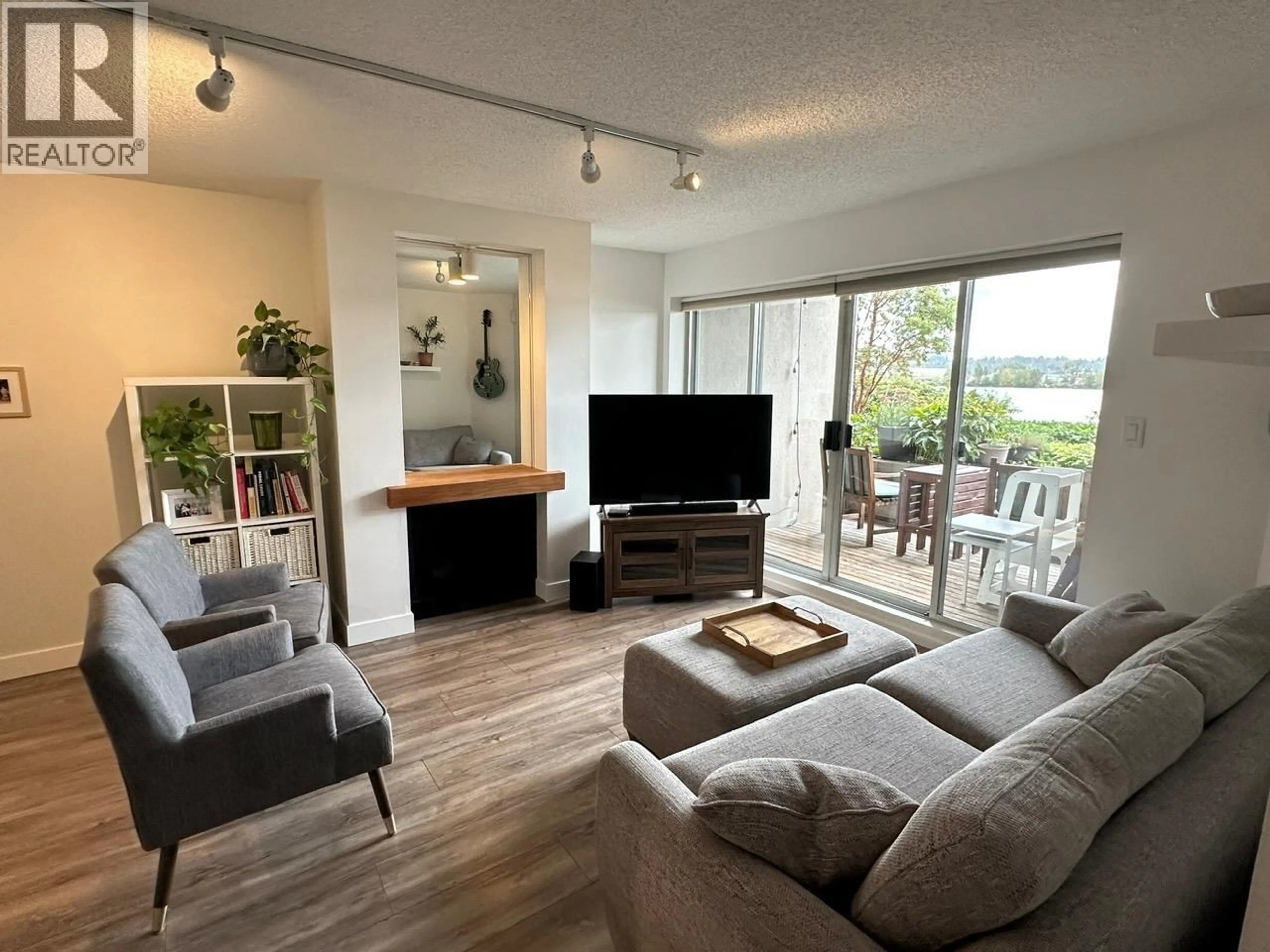 Living room with furniture, unknown for 103 - 3 K DE K COURT, New Westminster British Columbia V3M6B6