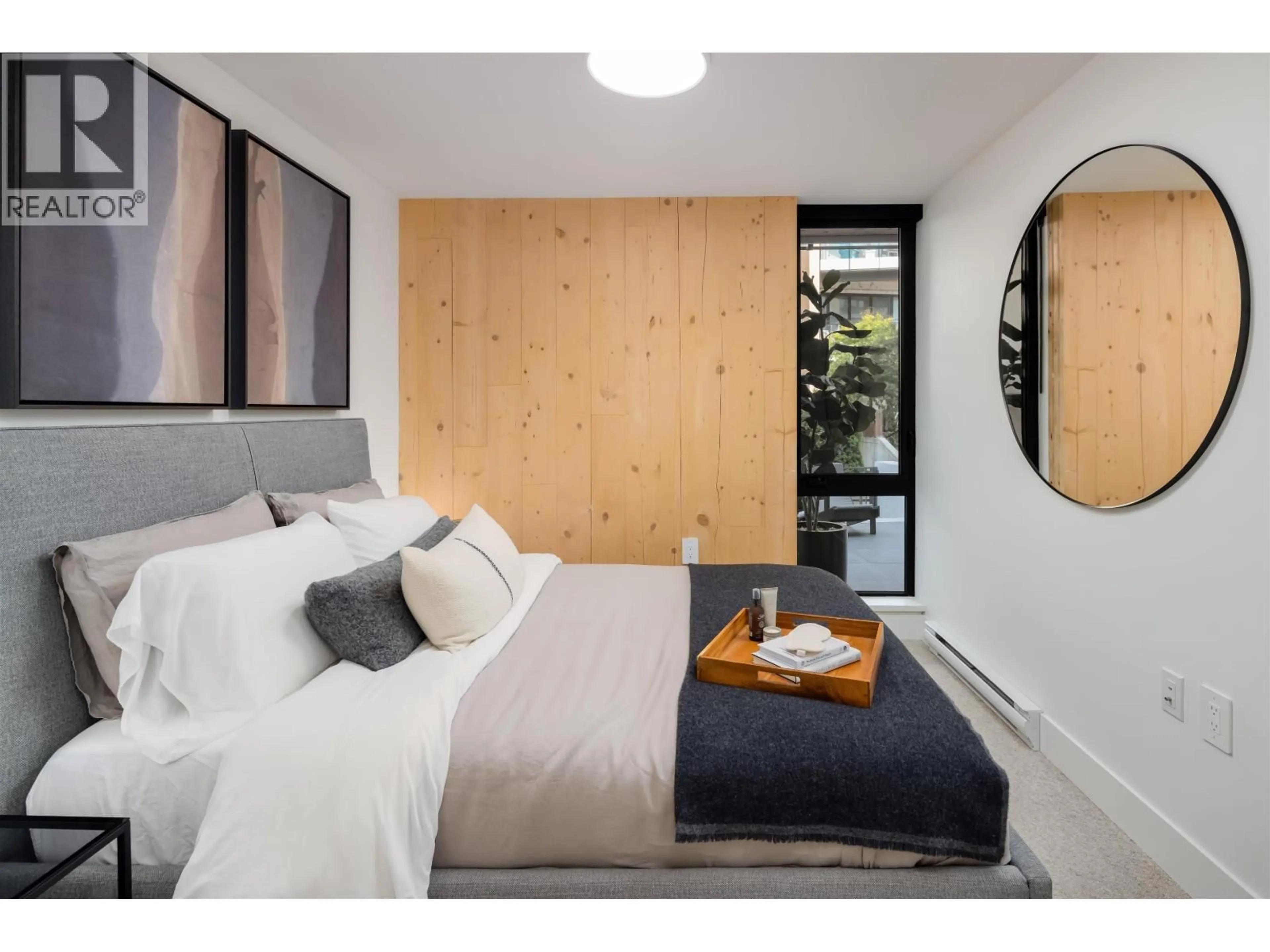 Bedroom with bed, wood/laminate floor for 105 - 310 SALTER STREET, New Westminster British Columbia V3M0N7