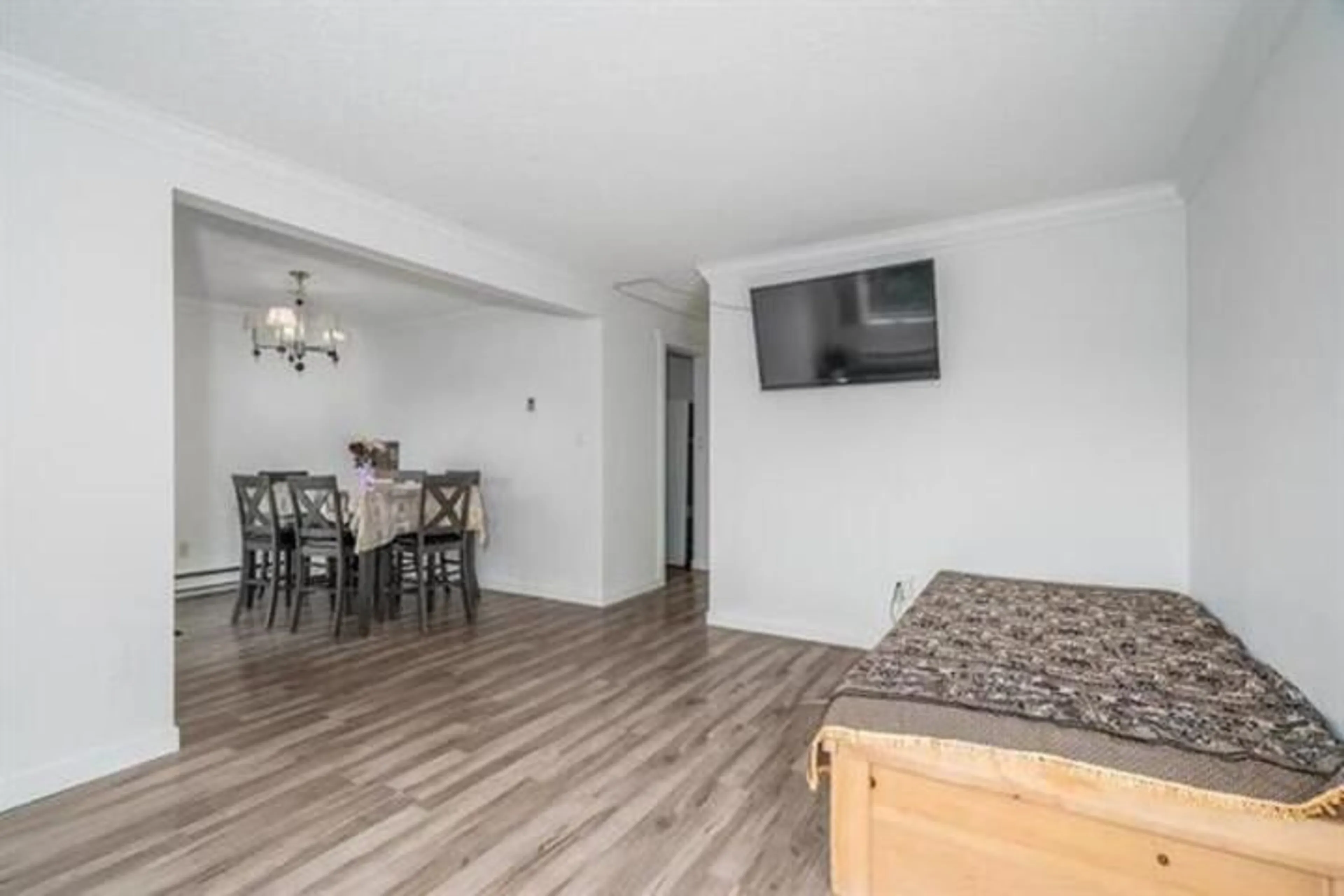A pic of a room for 2 - 3075 TRETHEWEY, Abbotsford British Columbia V2T3R4