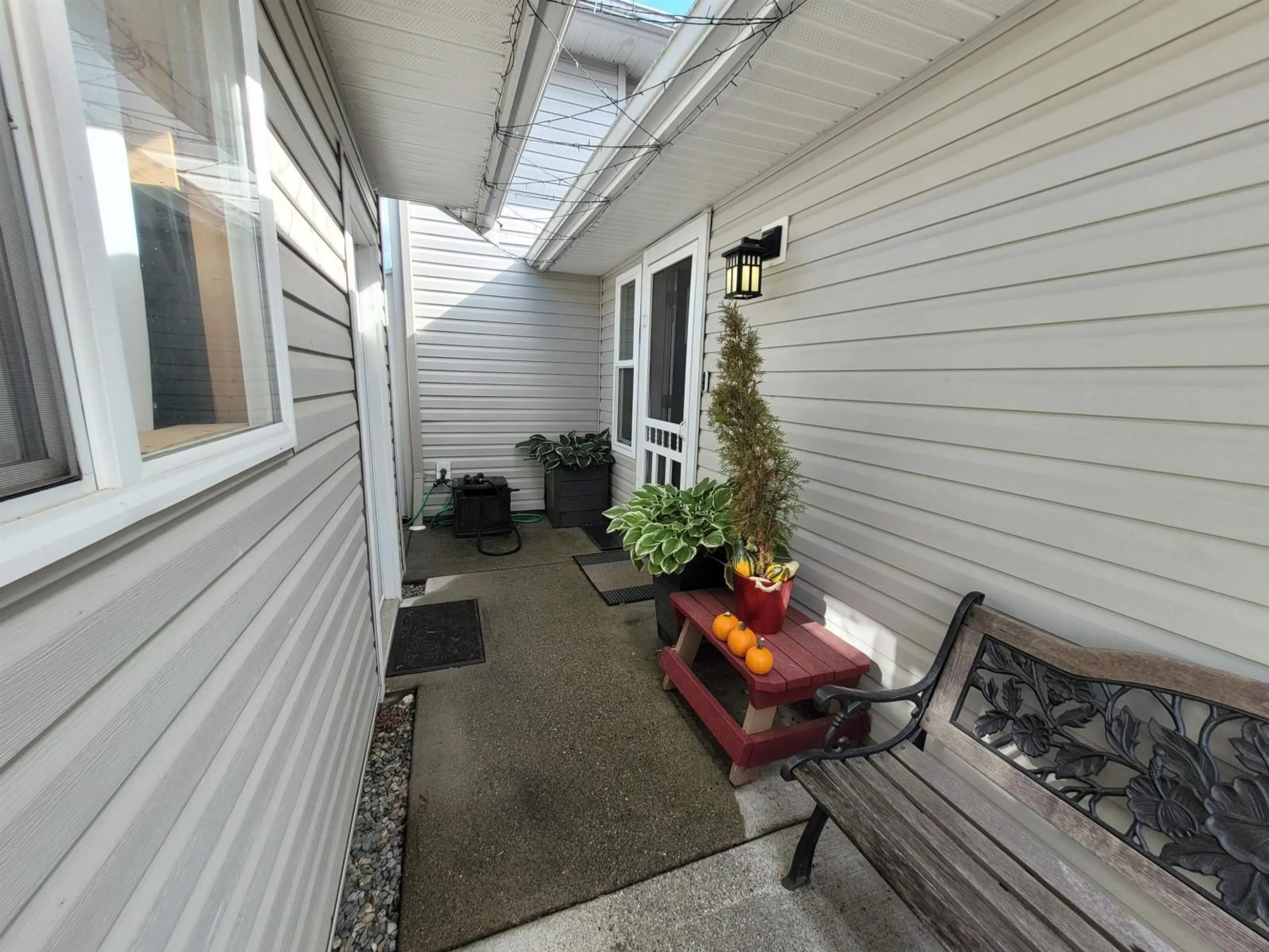 Patio, street for 3712 DUNSMUIR, Abbotsford British Columbia V2S6J2
