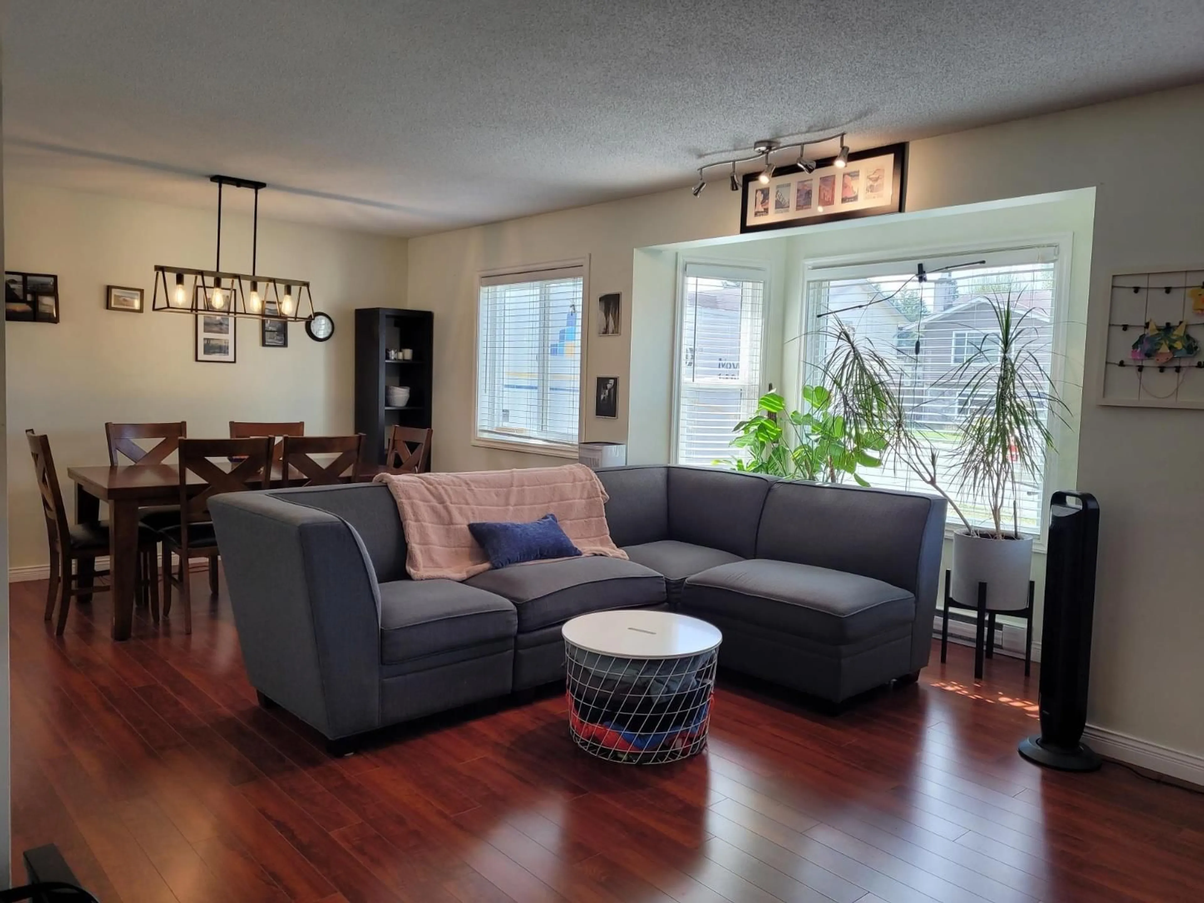 Living room with furniture, unknown for 3712 DUNSMUIR, Abbotsford British Columbia V2S6J2