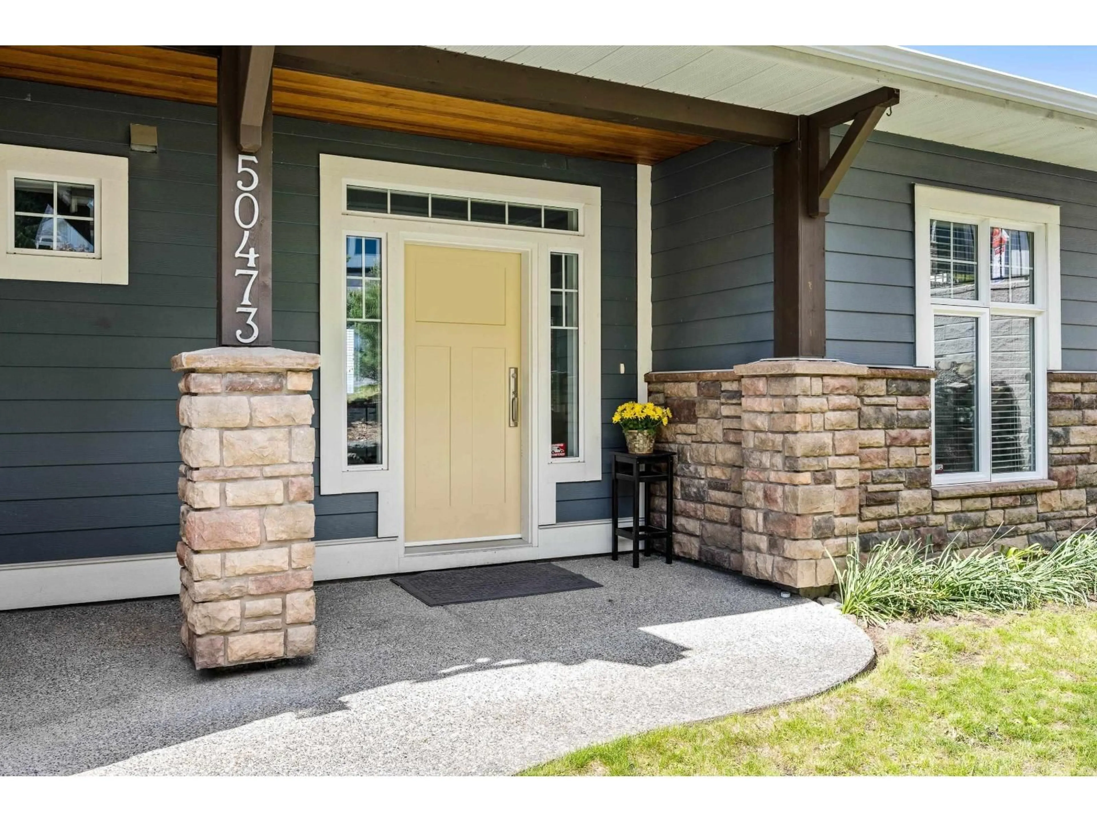 Indoor entryway for 50473 KINGSTON DRIVE, Chilliwack British Columbia V4Z0C2