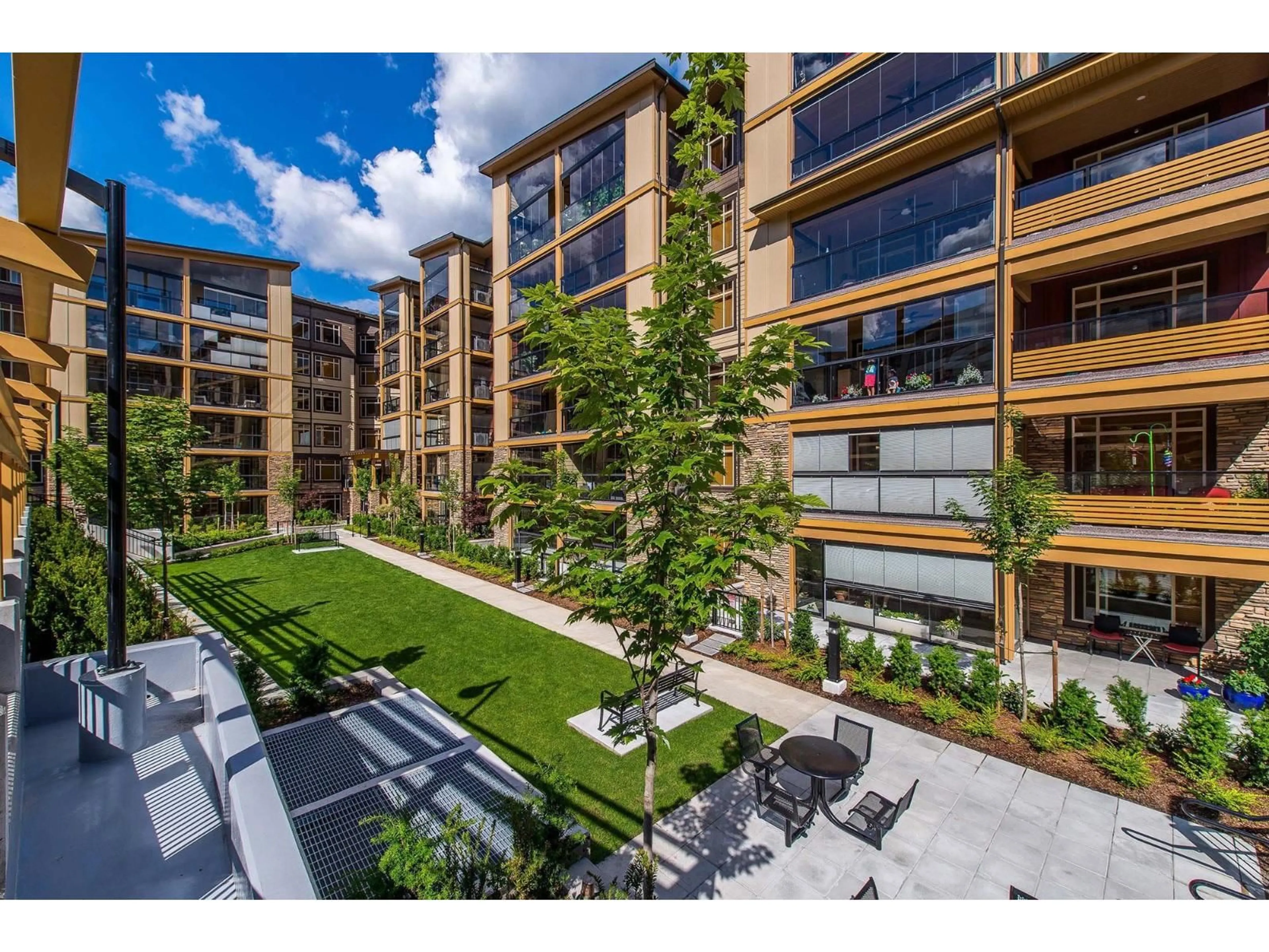A pic from outside/outdoor area/front of a property/back of a property/a pic from drone, unknown for 607 - 32445 SIMON, Abbotsford British Columbia V2T0G7