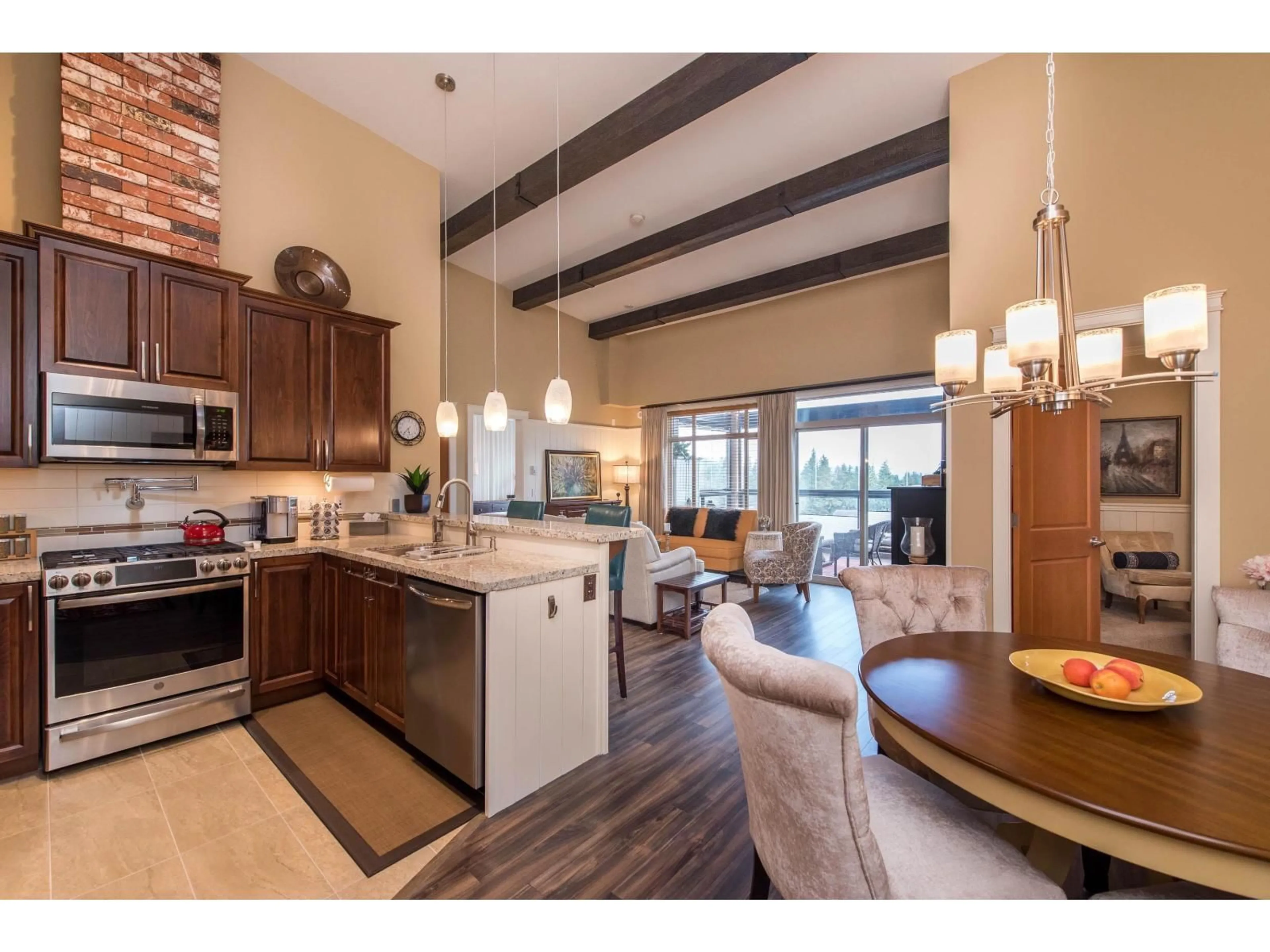 Open concept kitchen, wood/laminate floor for 607 - 32445 SIMON, Abbotsford British Columbia V2T0G7