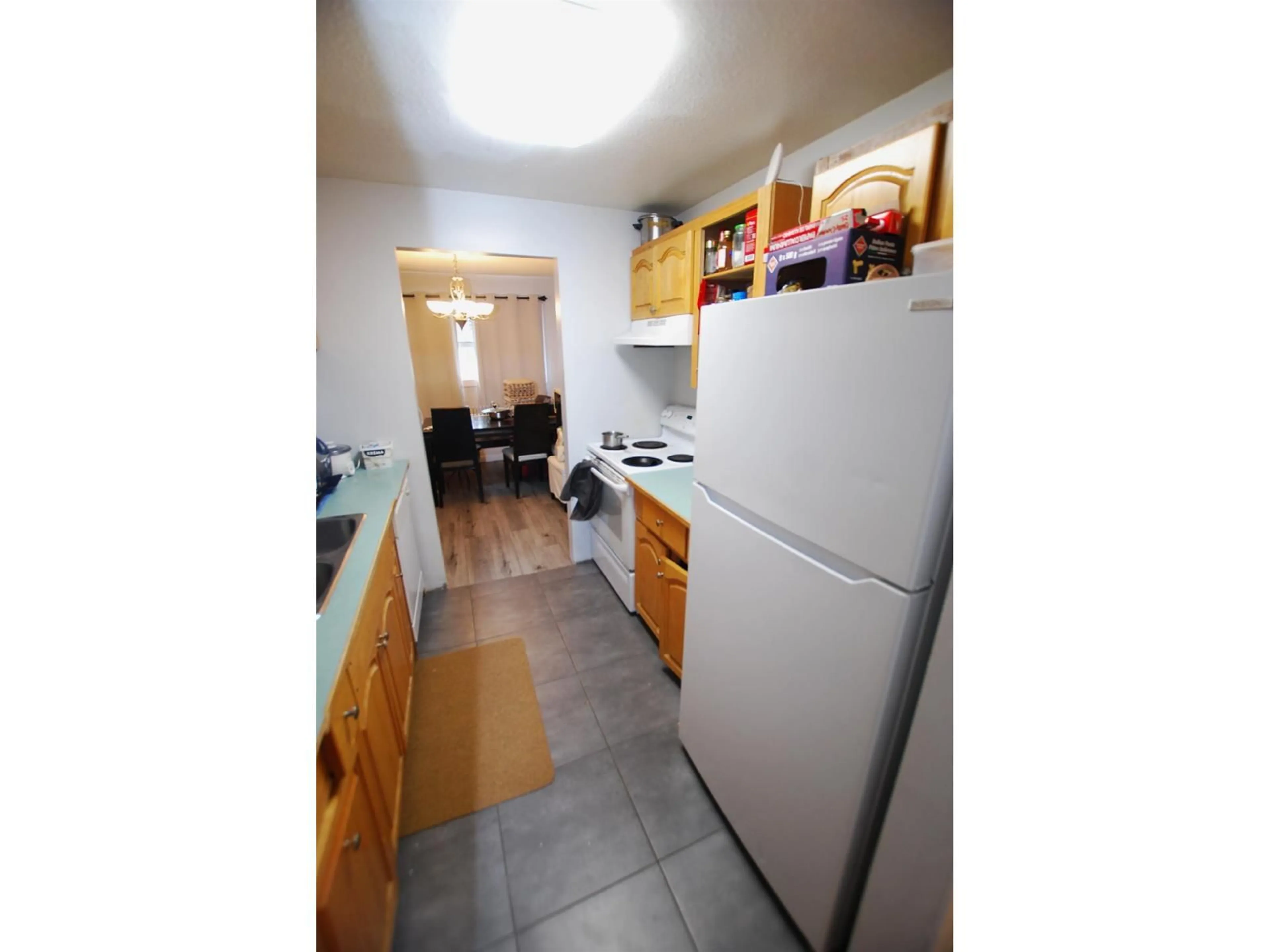 Standard kitchen, unknown for 210 - 33850 FERN, Abbotsford British Columbia V2S6C3