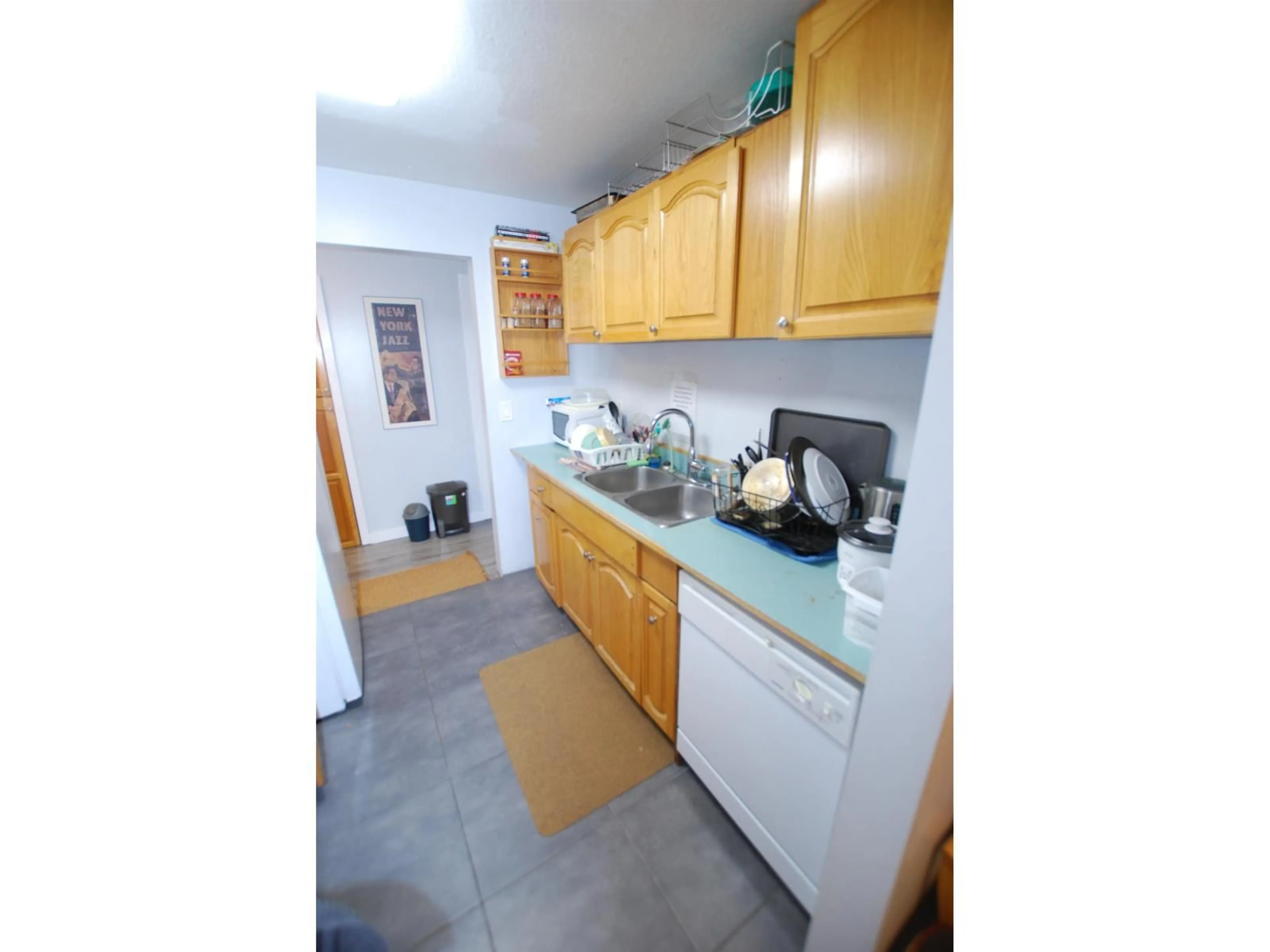 Standard kitchen, unknown for 210 - 33850 FERN, Abbotsford British Columbia V2S6C3
