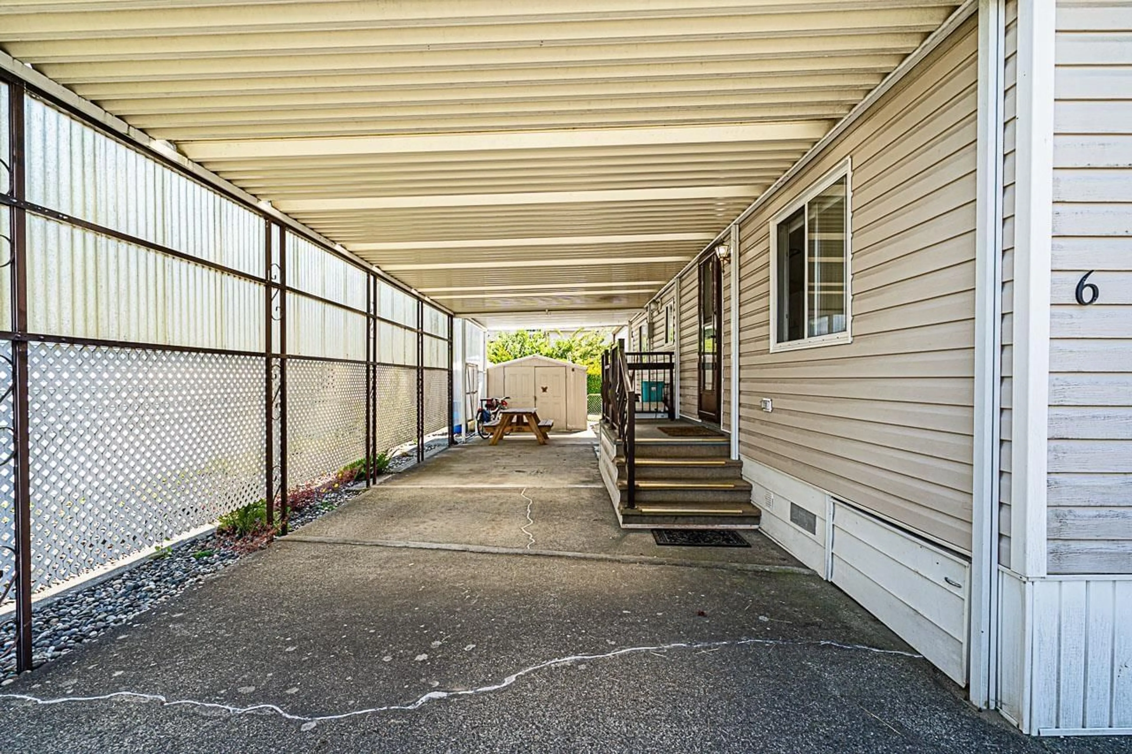 Indoor garage for 6 - 8670 156, Surrey British Columbia V3S3S1