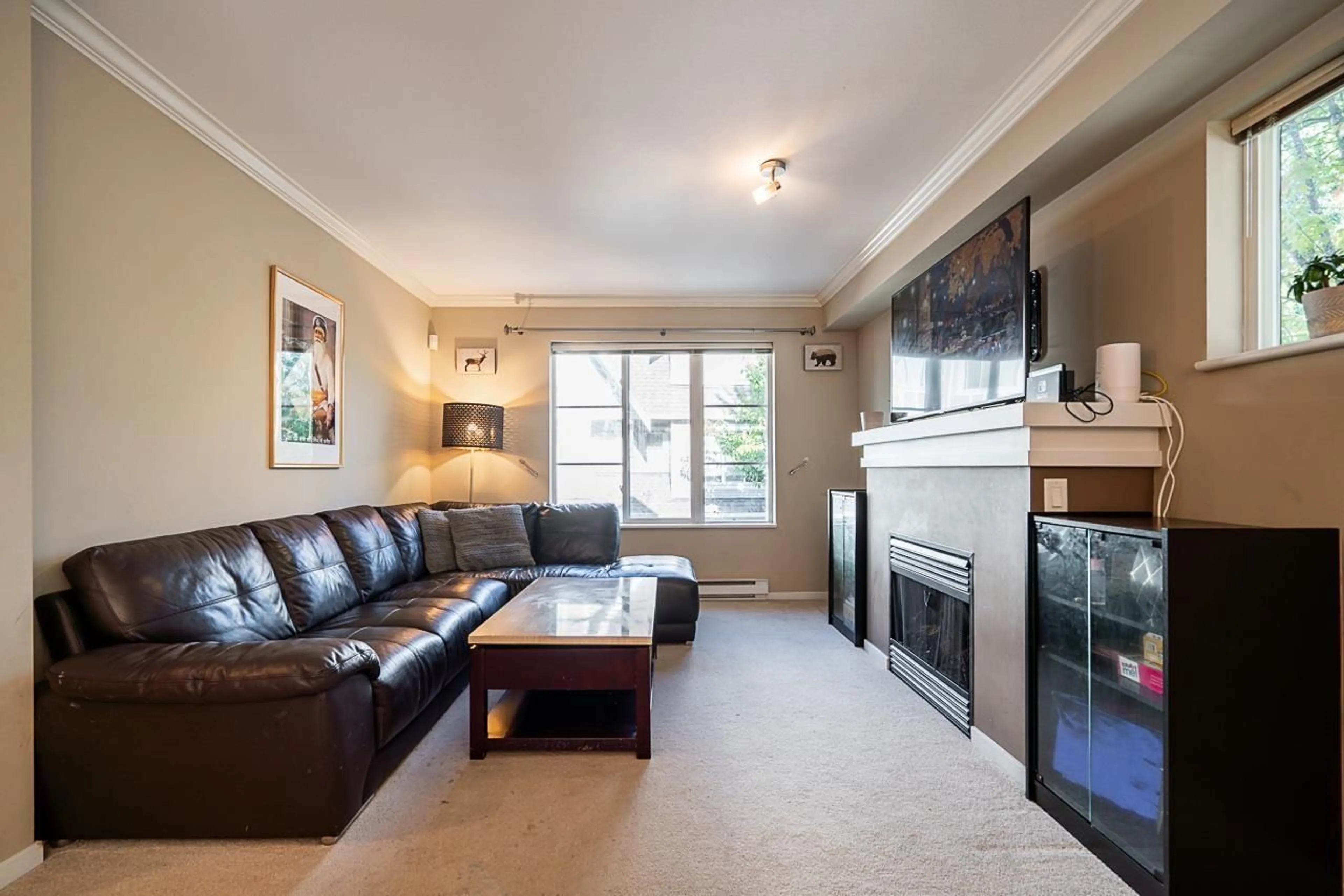 Living room with furniture, unknown for 30 - 15175 62A, Surrey British Columbia V3S1X1