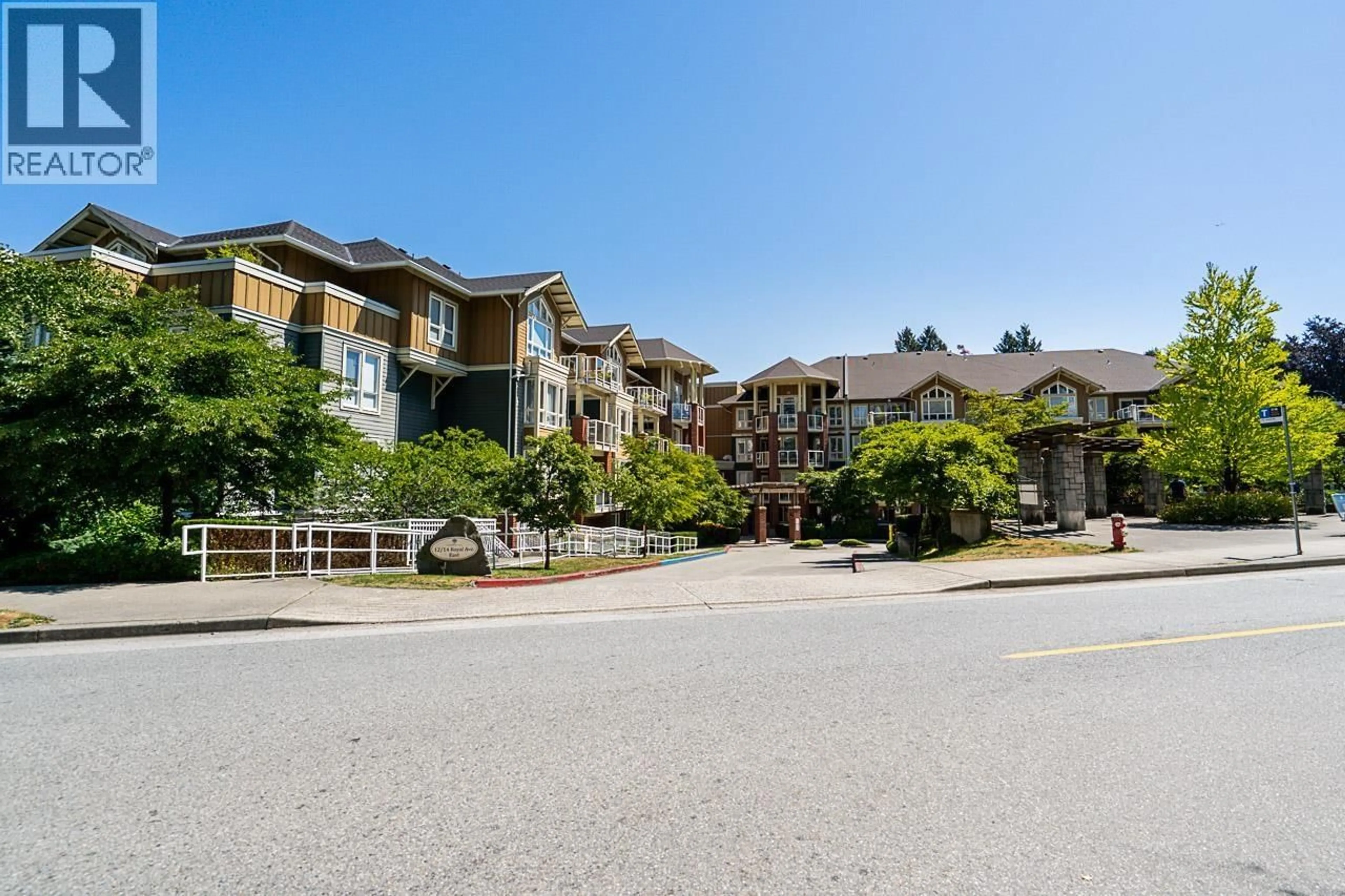 Patio, mountain view for 412 - 14 ROYAL AVENUE, New Westminster British Columbia V3L5W5