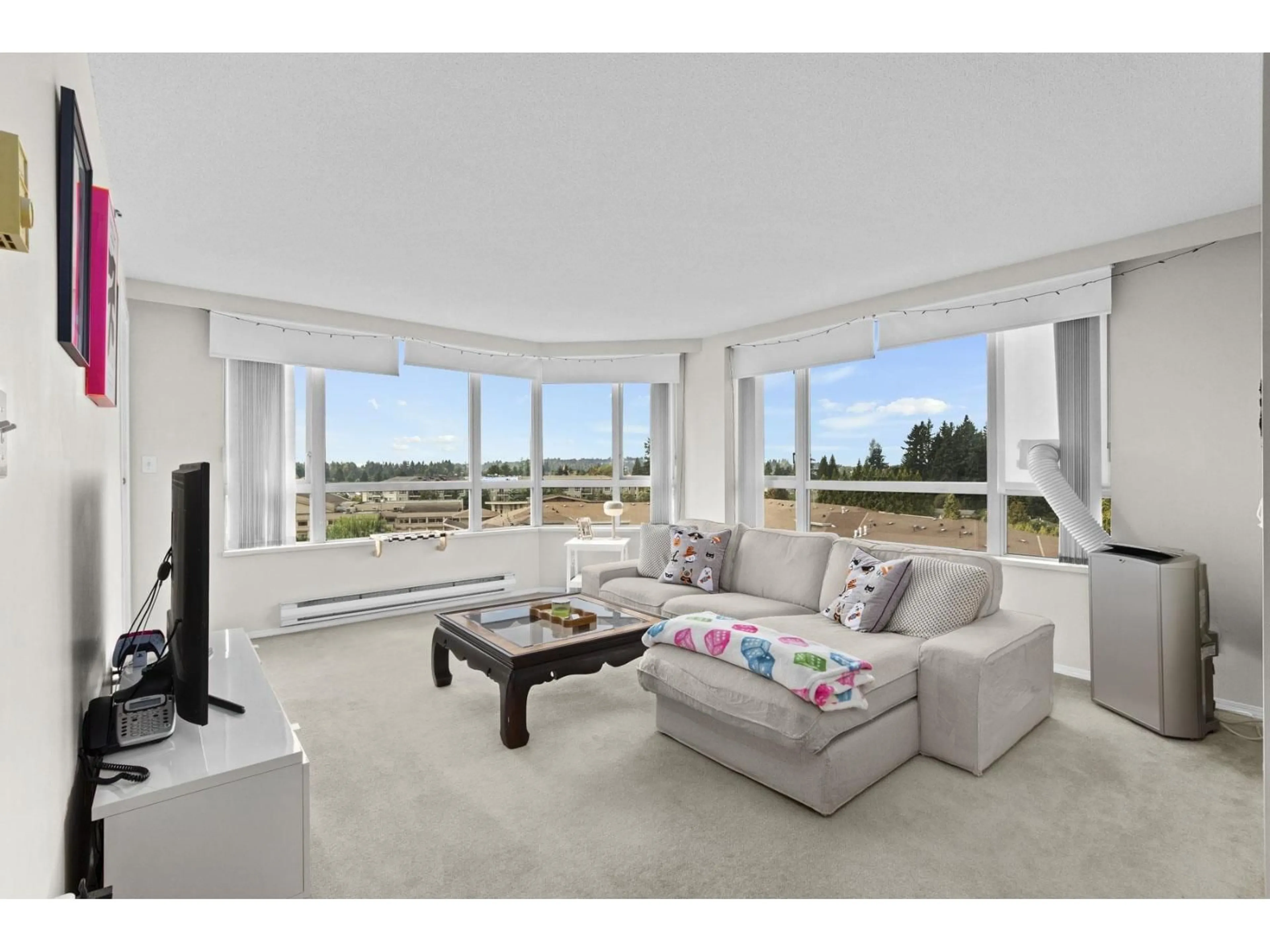 Living room with furniture, unknown for 804 - 3190 GLADWIN, Abbotsford British Columbia V2T5T2
