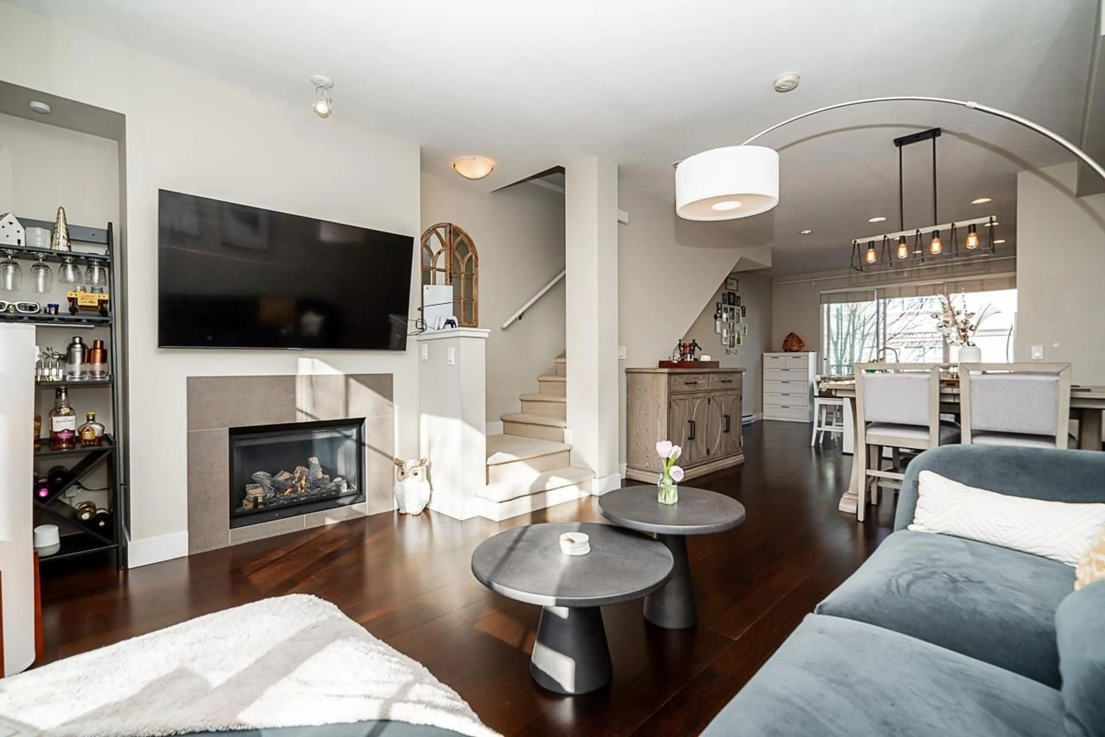 Living room with furniture, unknown for 166 - 2501 161A, Surrey British Columbia V3Z7Y6