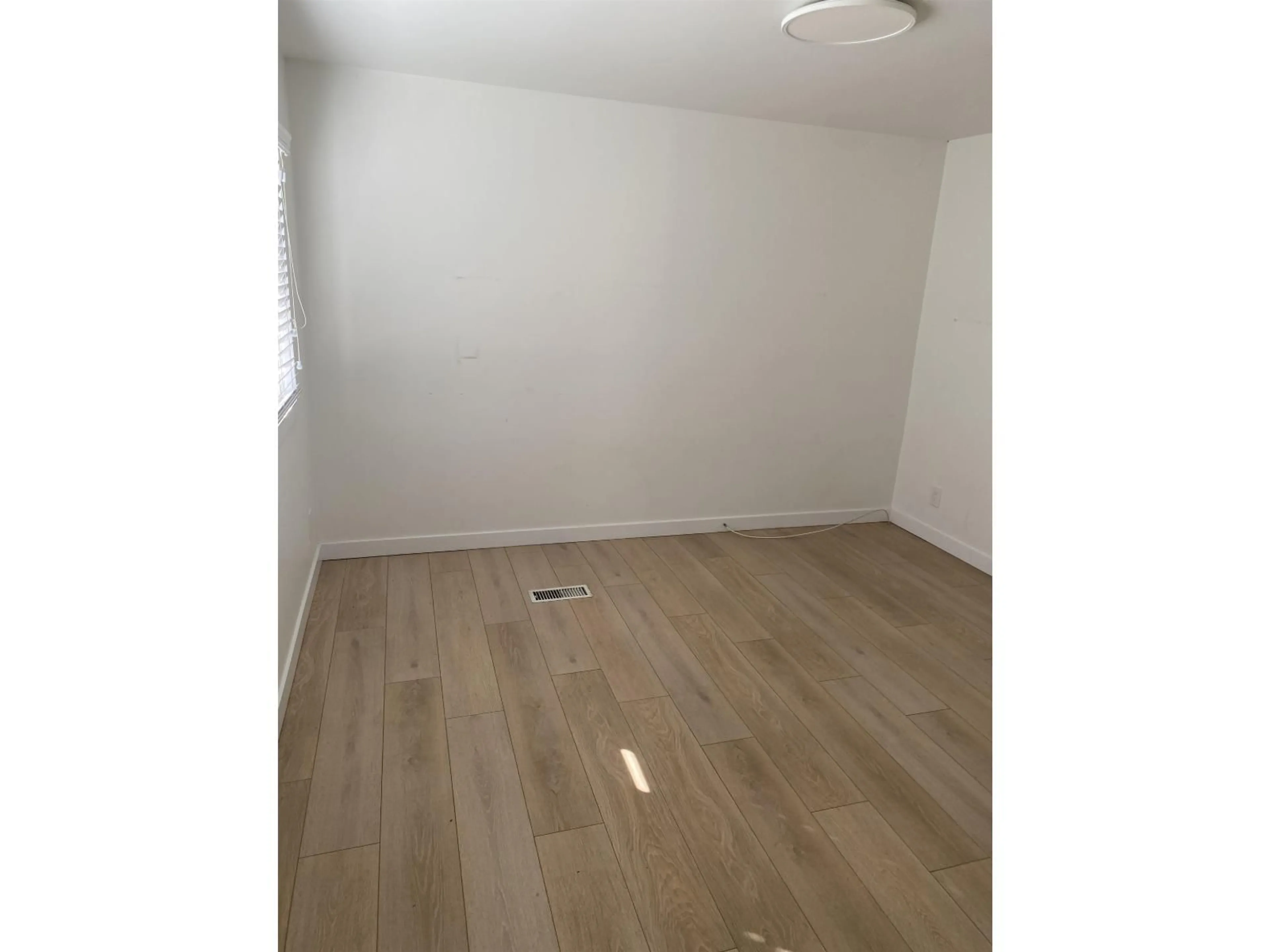 A pic of a room for 235 - 1840 160, Surrey British Columbia V4A4X4