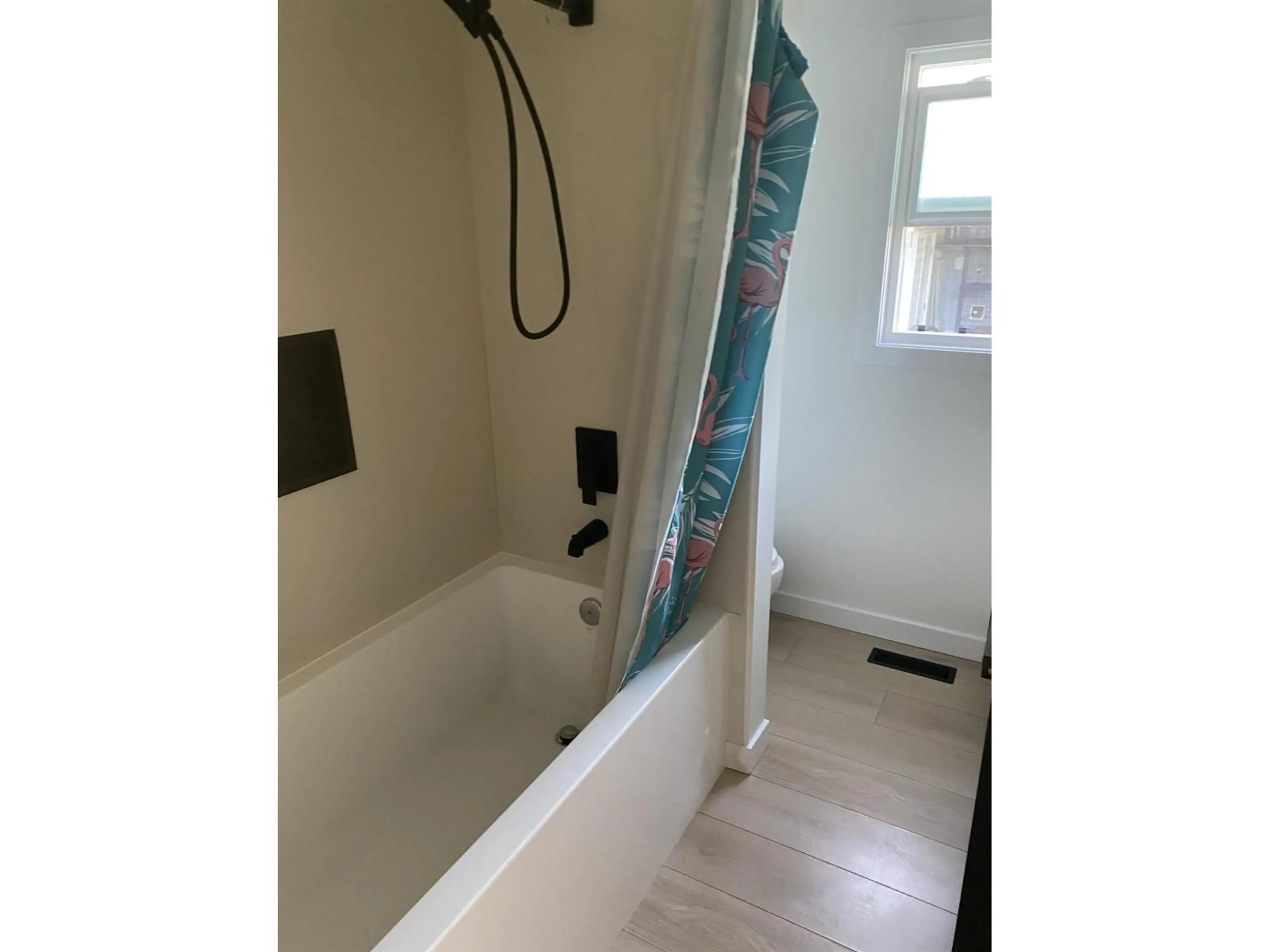A pic of a room for 235 - 1840 160, Surrey British Columbia V4A4X4