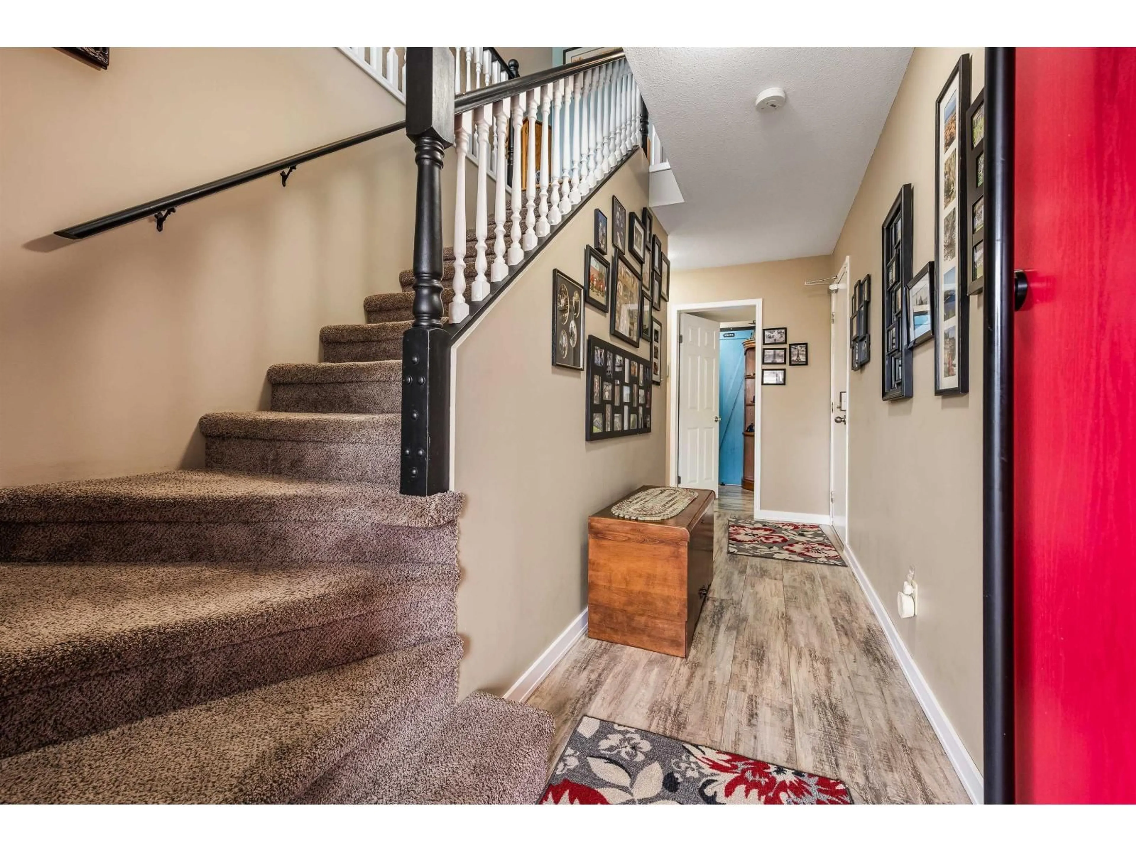Indoor entryway for 3625 QUALICUM, Abbotsford British Columbia V2T5A6