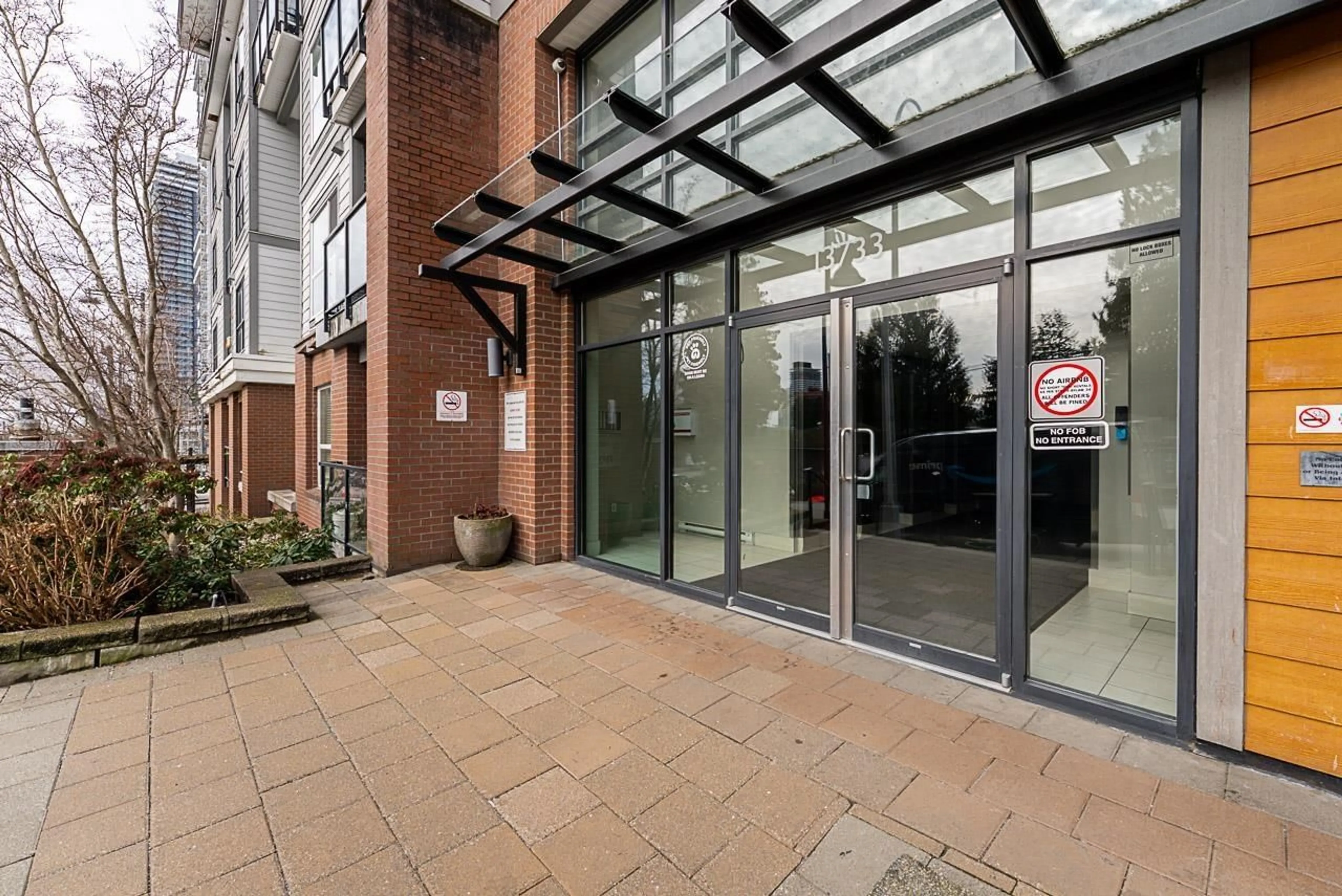 Indoor foyer for 407 - 13733 107A, Surrey British Columbia V3T0B7
