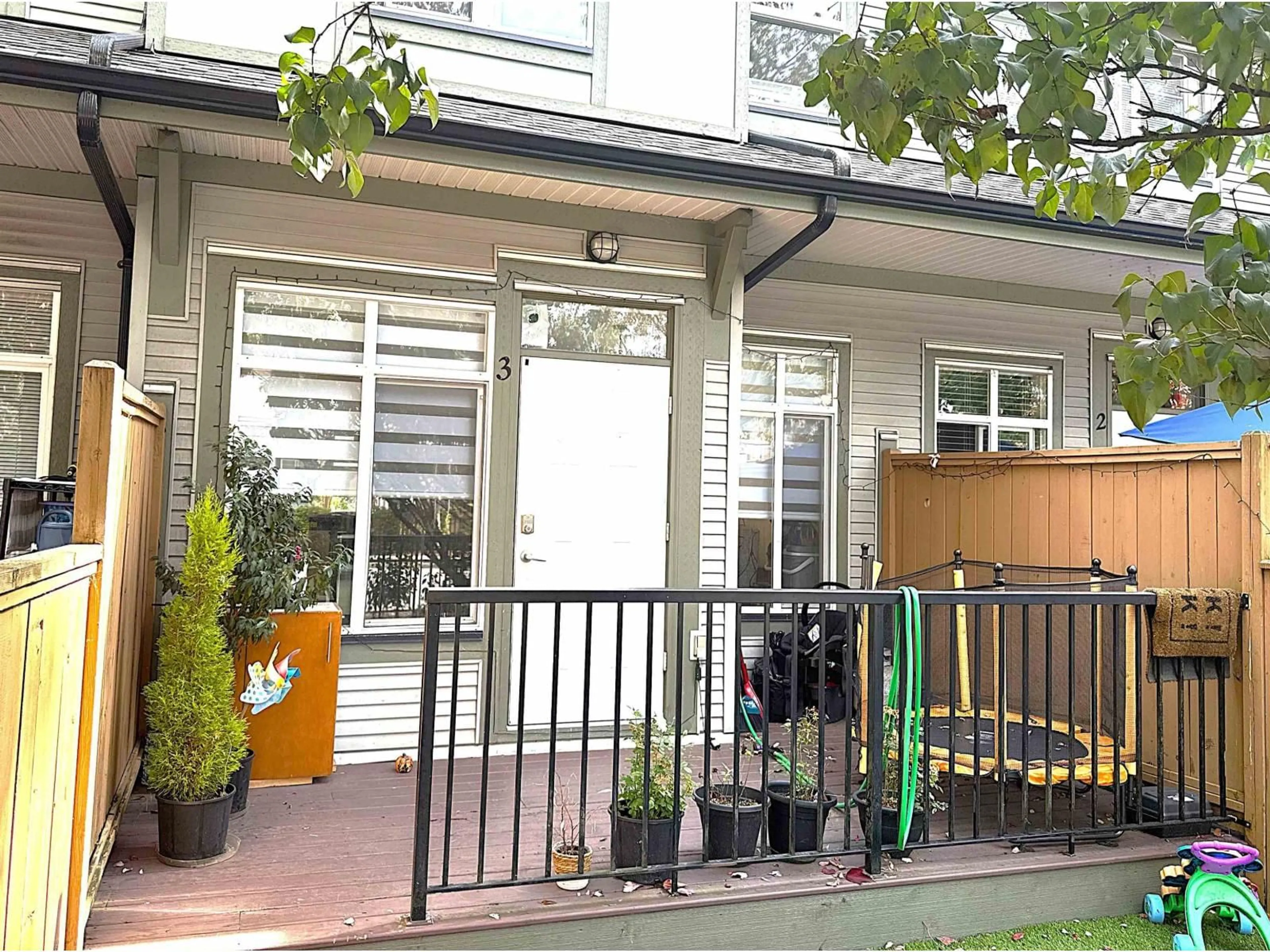 Unknown for 3 - 8726 159, Surrey British Columbia V4N0A8