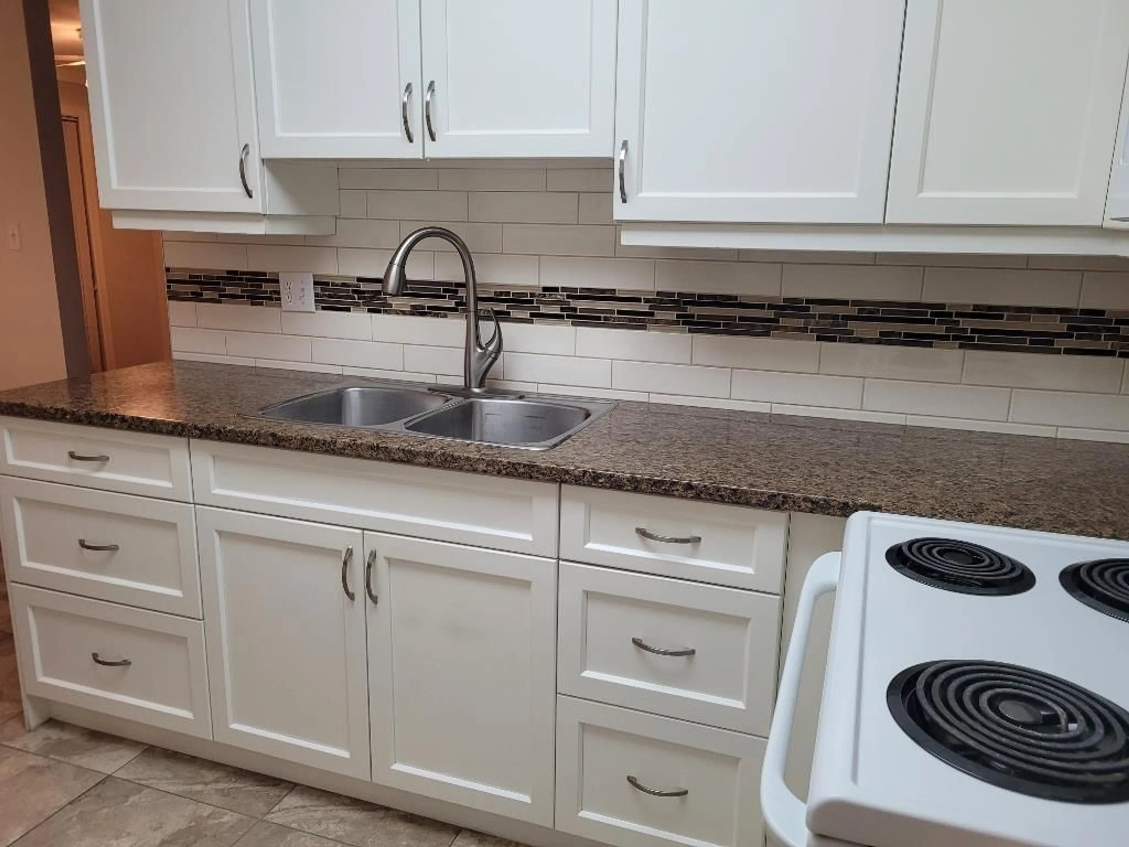 Standard kitchen, ceramic/tile floor for 201 - 2414 CHURCH, Abbotsford British Columbia V2T3J7